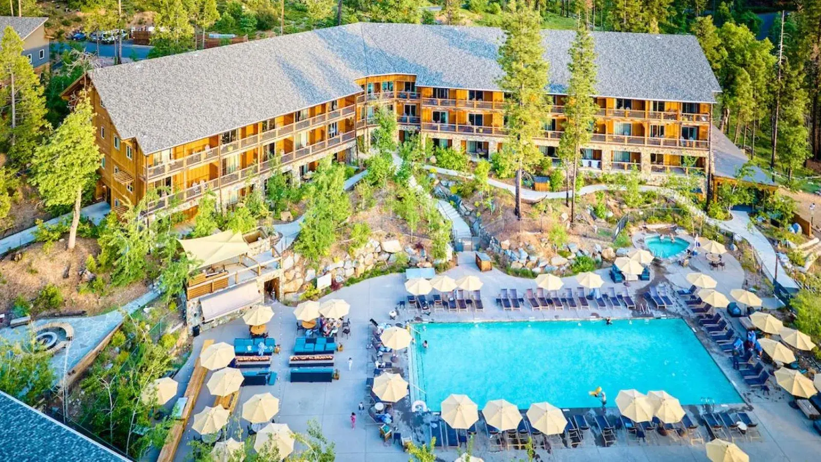 Bird's eye view in Rush Creek Lodge at Yosemite Bird's eye view in Rush Creek Lodge at Yosemite