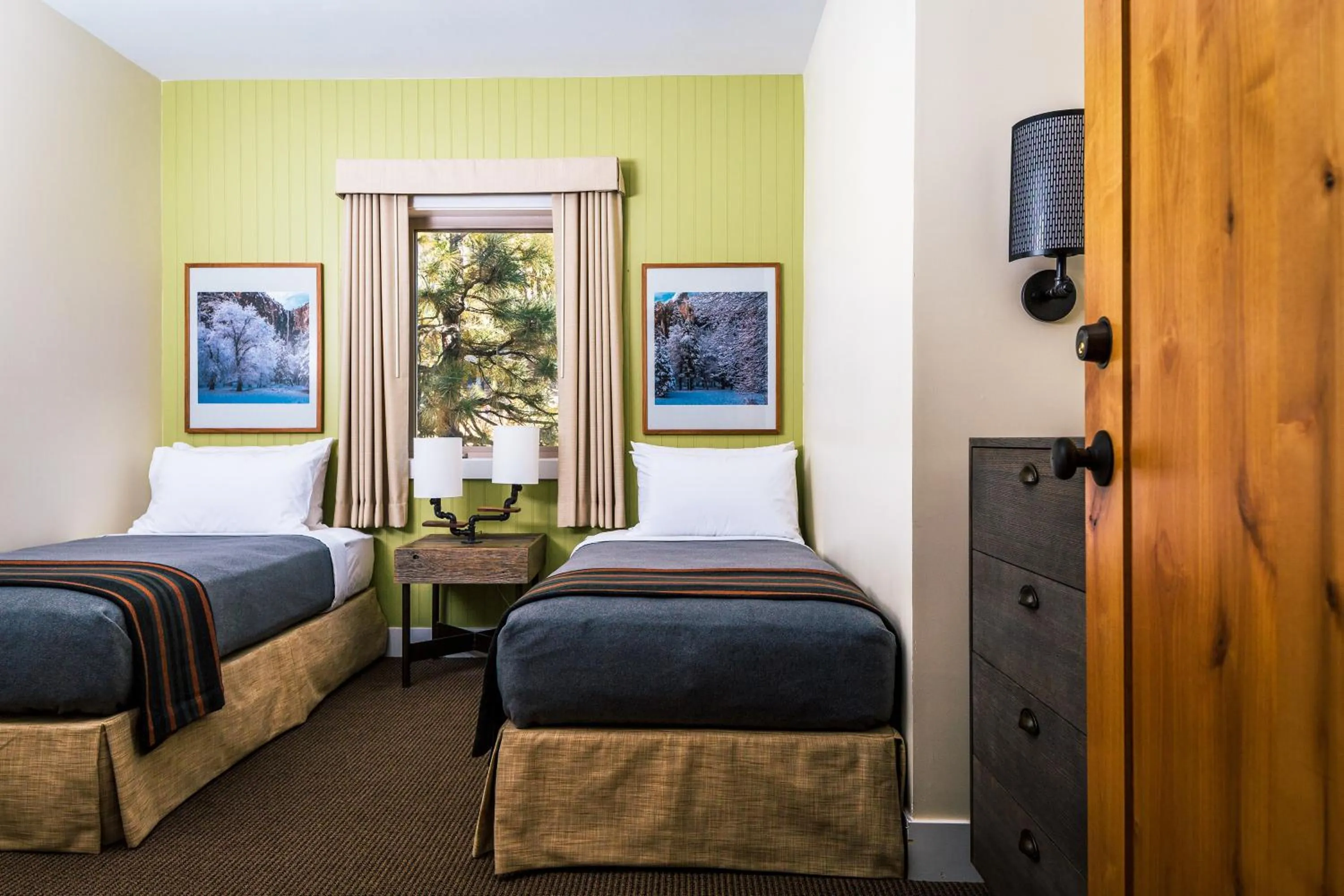 Bed in Rush Creek Lodge at Yosemite