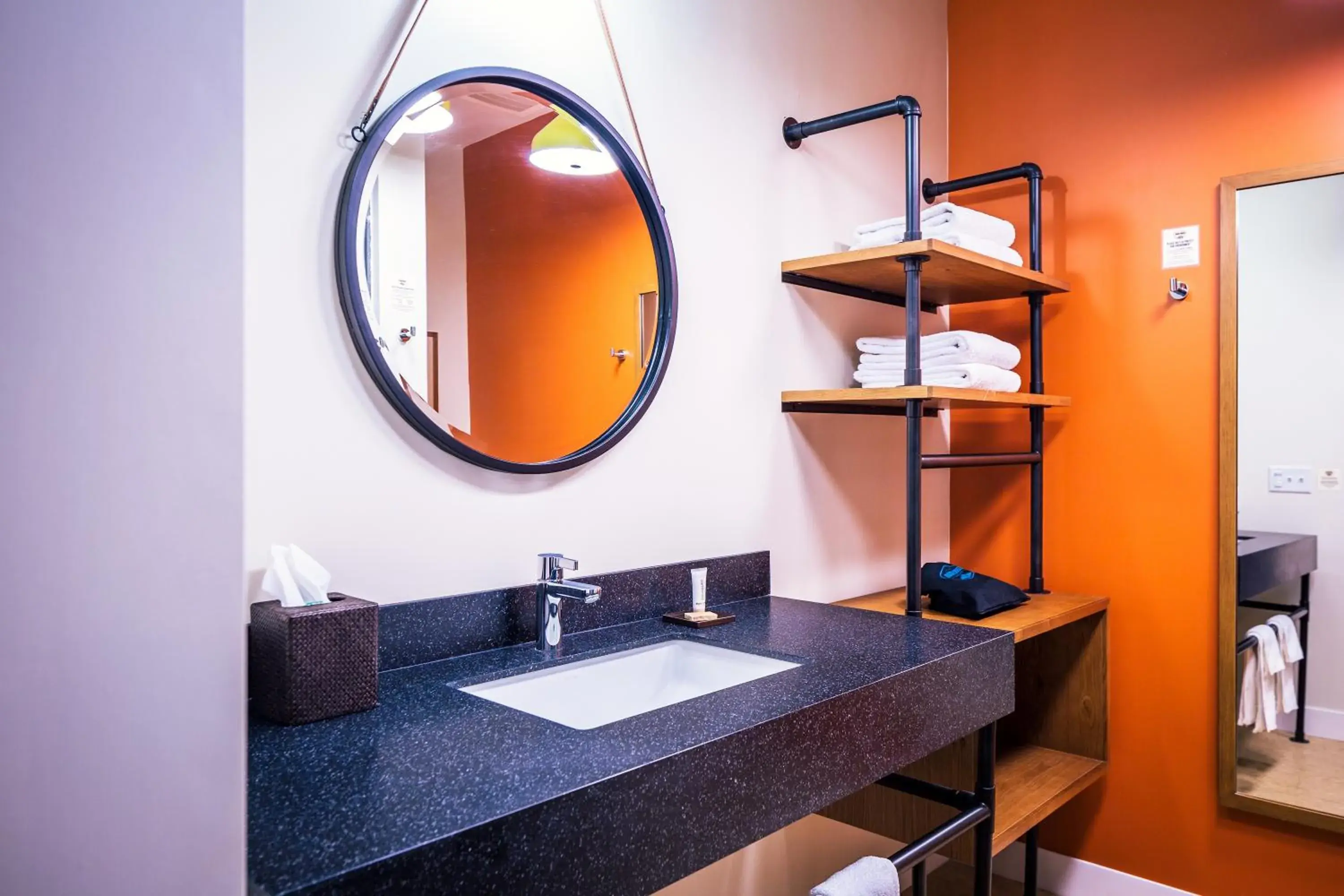 Queen Room with Two Queen Beds in Rush Creek Lodge at Yosemite Queen Room with Two Queen Beds in Rush Creek Lodge at Yosemite