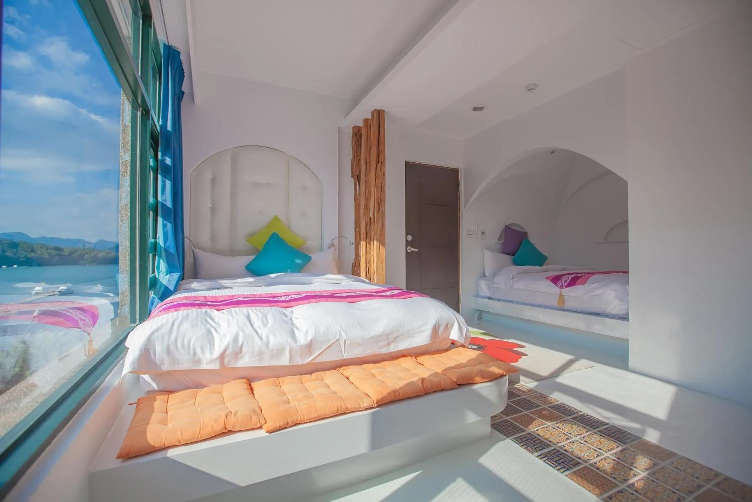 Day, Bed in Shuian Lakeside Hotel