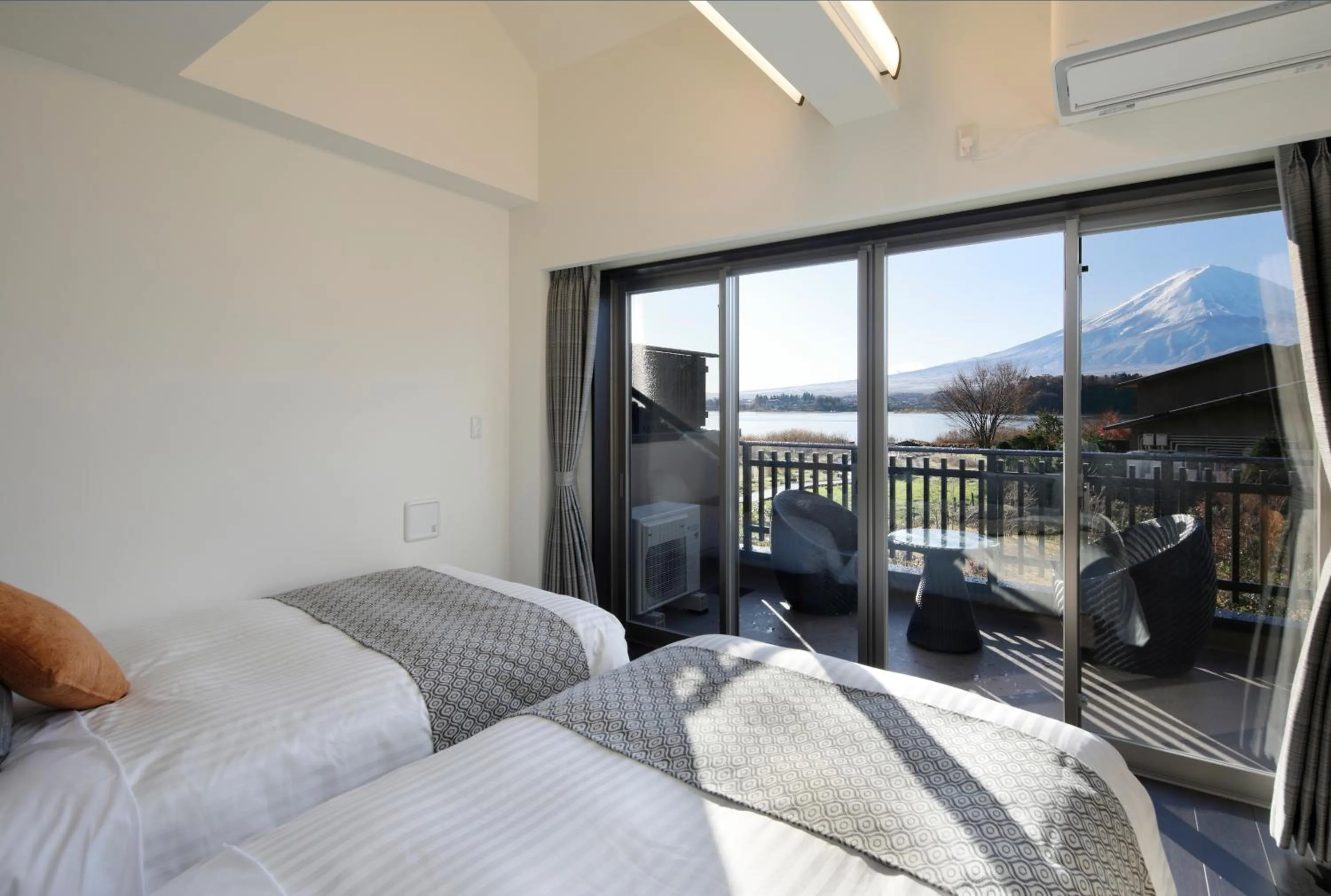 Balcony/Terrace, Bed in Kawaguchiko Urban Resort Villa