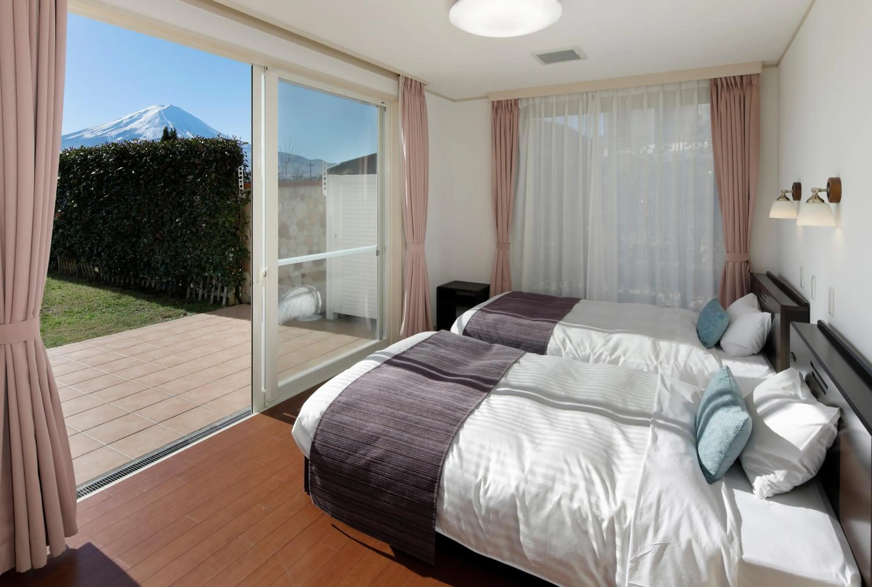 Bed in Kawaguchiko Urban Resort Villa