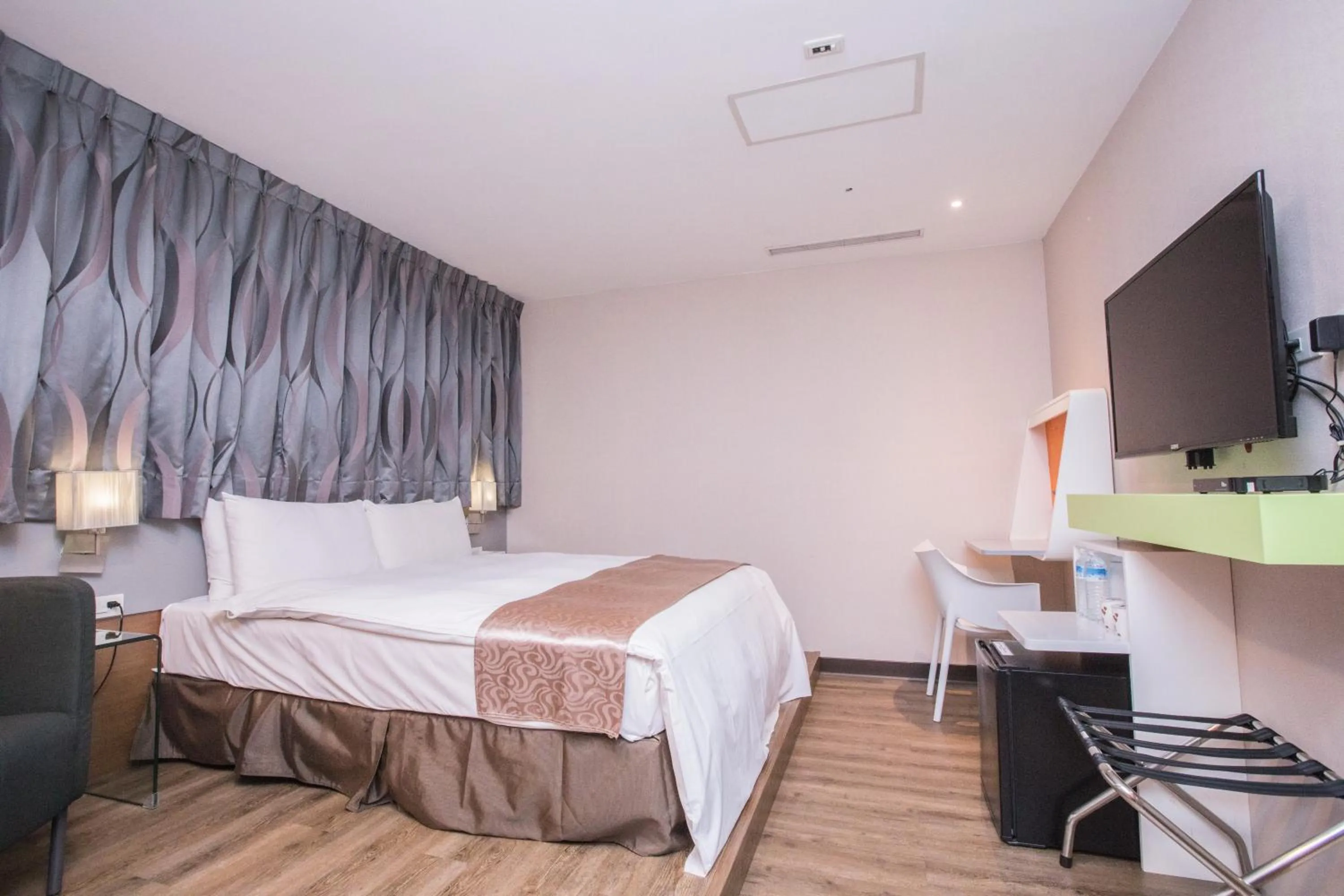 On site, Bed in Travel Art Inn