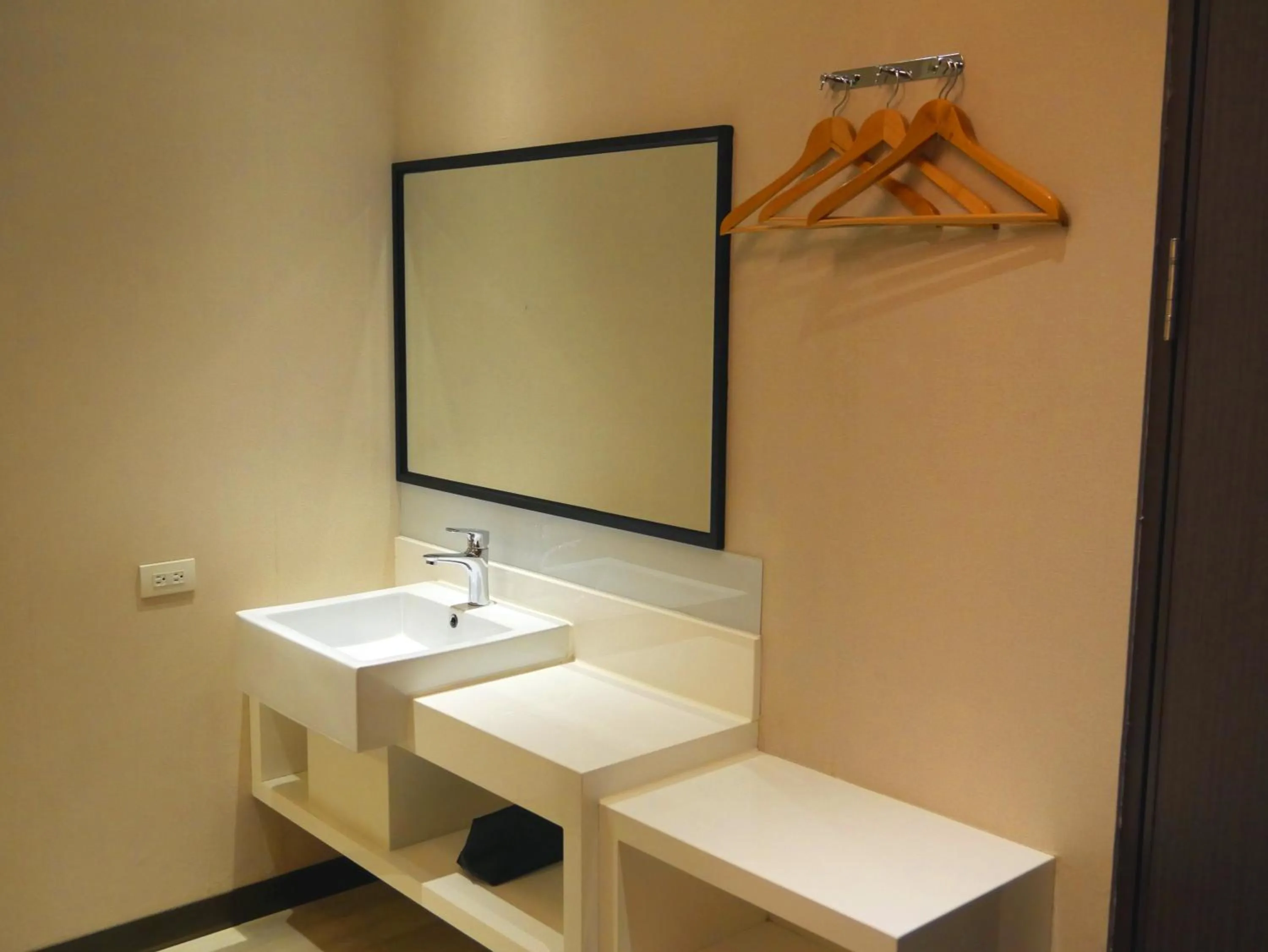 Other in Travel Art Inn