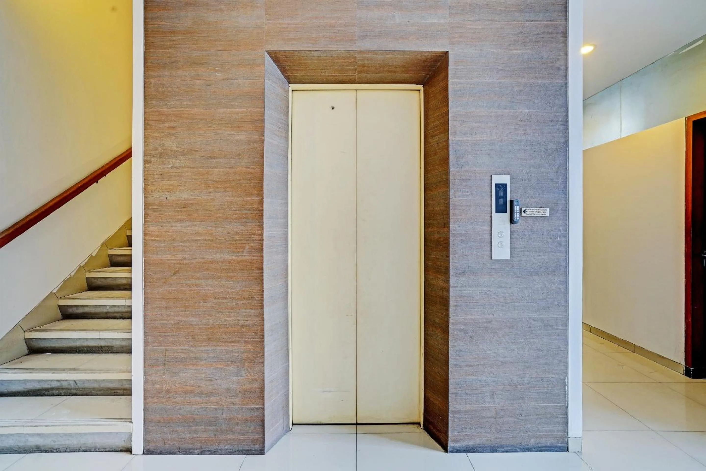 Lobby or reception in Collection O Riau Near Trans Studio Bandung Formerly Hotel Montameri