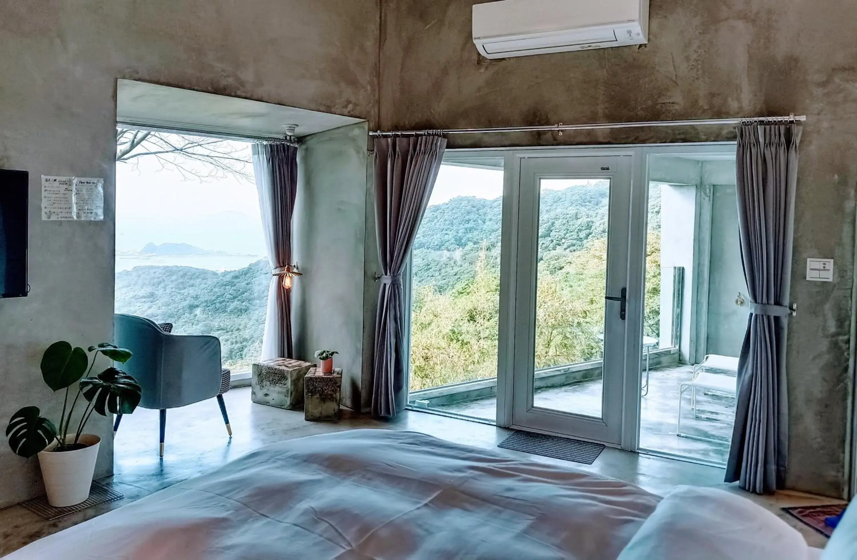 Bed in Sunny Room Bed in Sunny Room