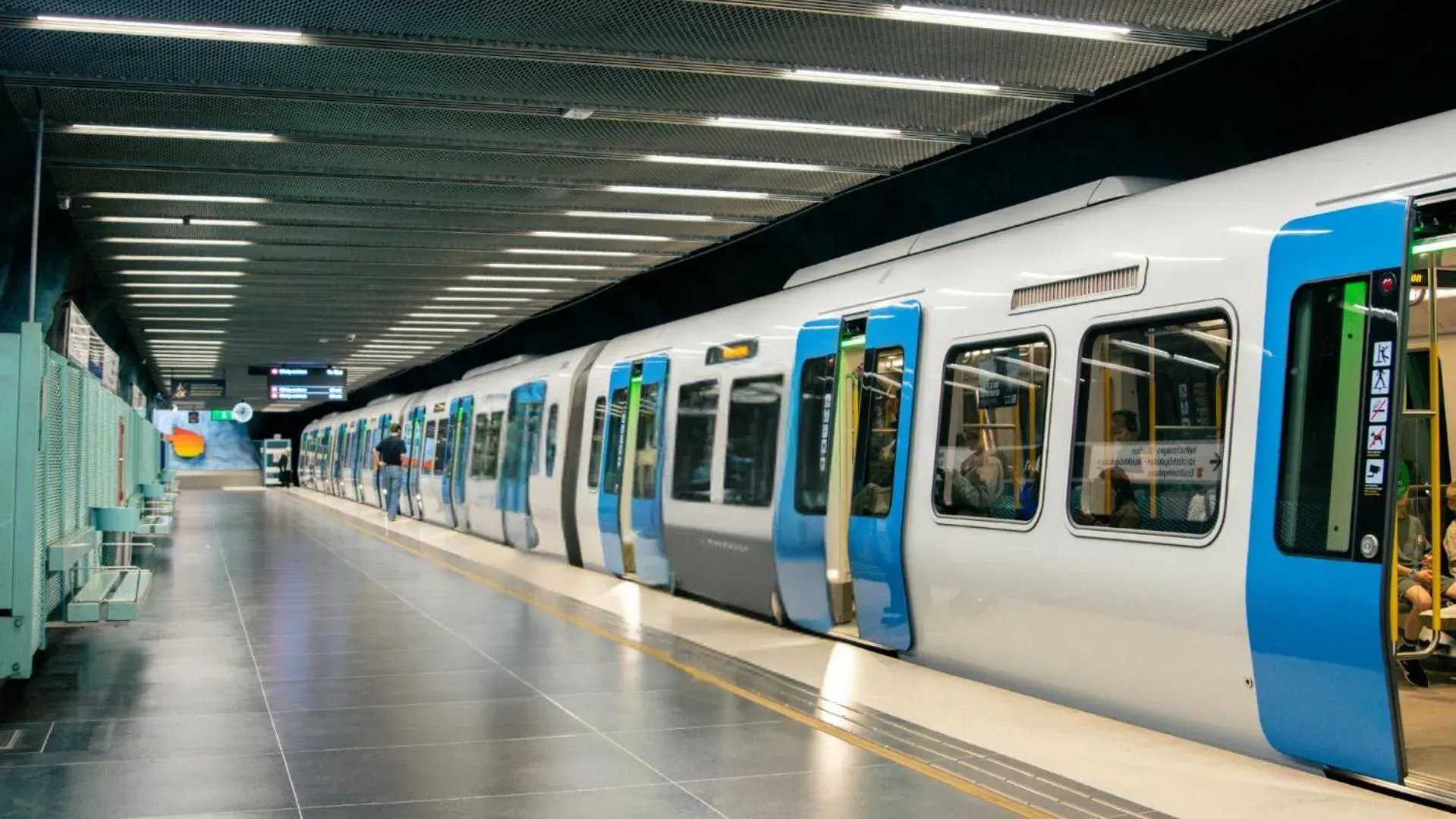 Facade/entrance in Taj Santacruz Facade/entrance in Taj Santacruz