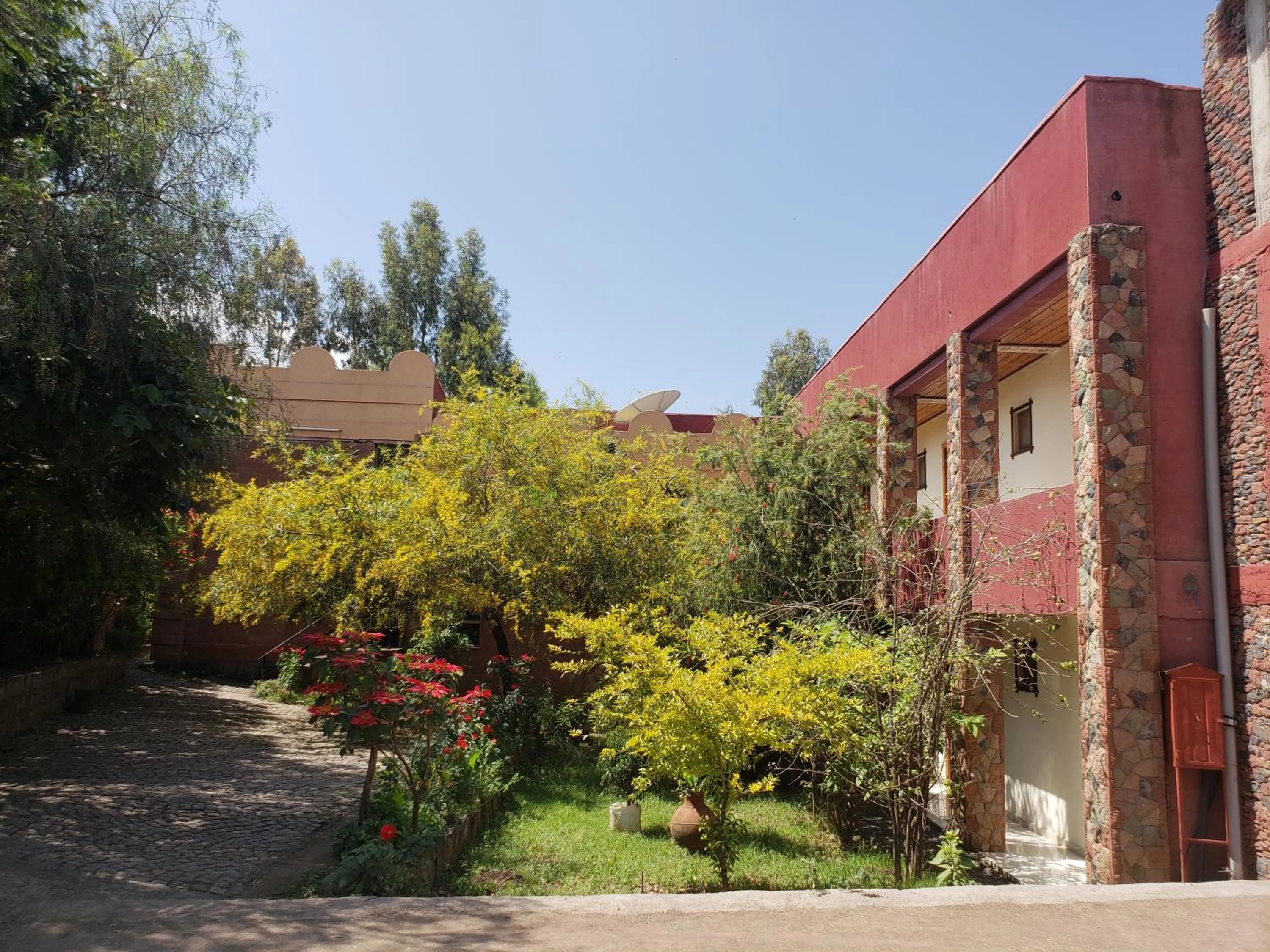 Facade/entrance in Top Twelve Hotel - Lalibela