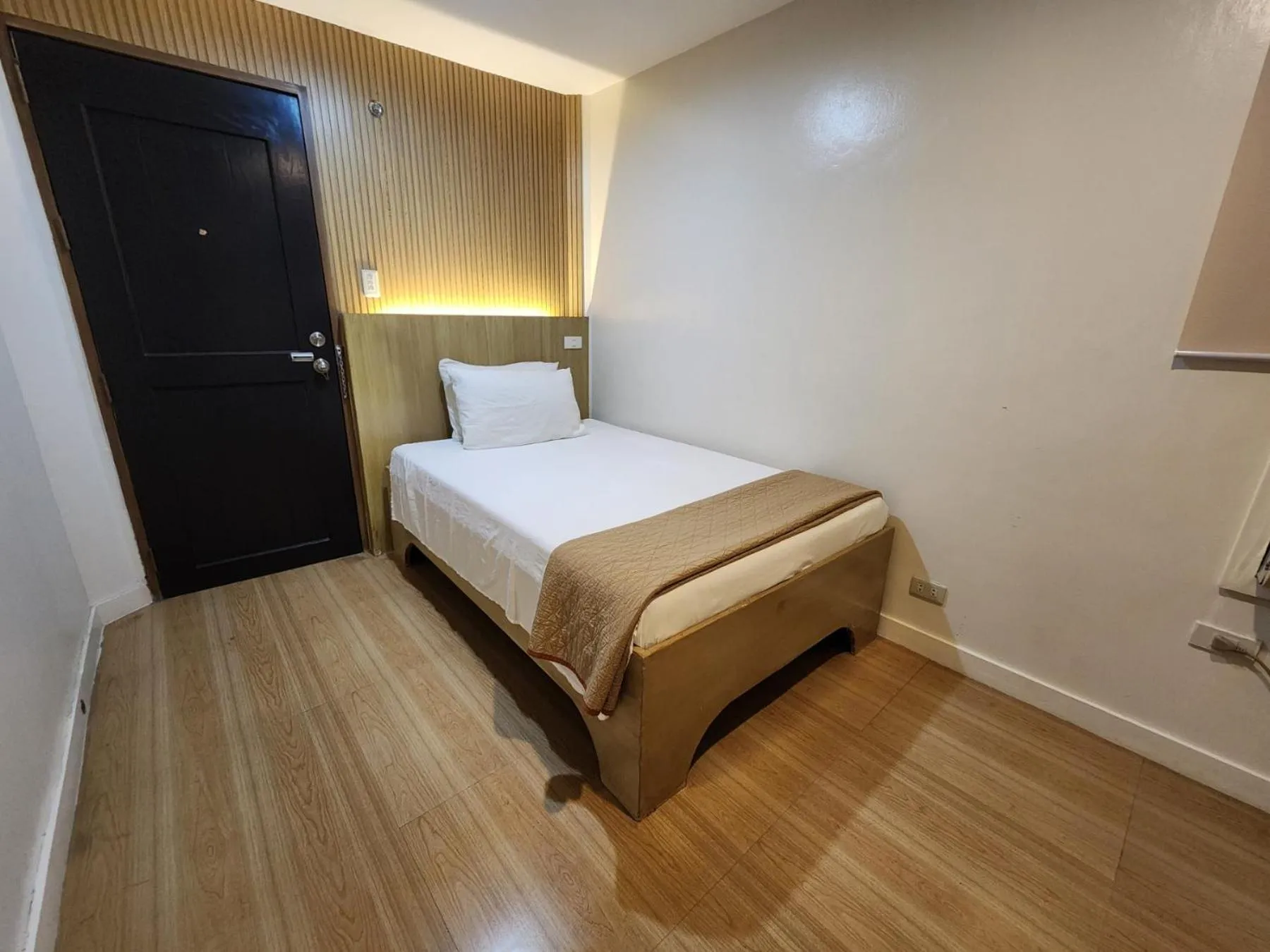 Photo of the whole room, Bed in Stone House Hotel Manila