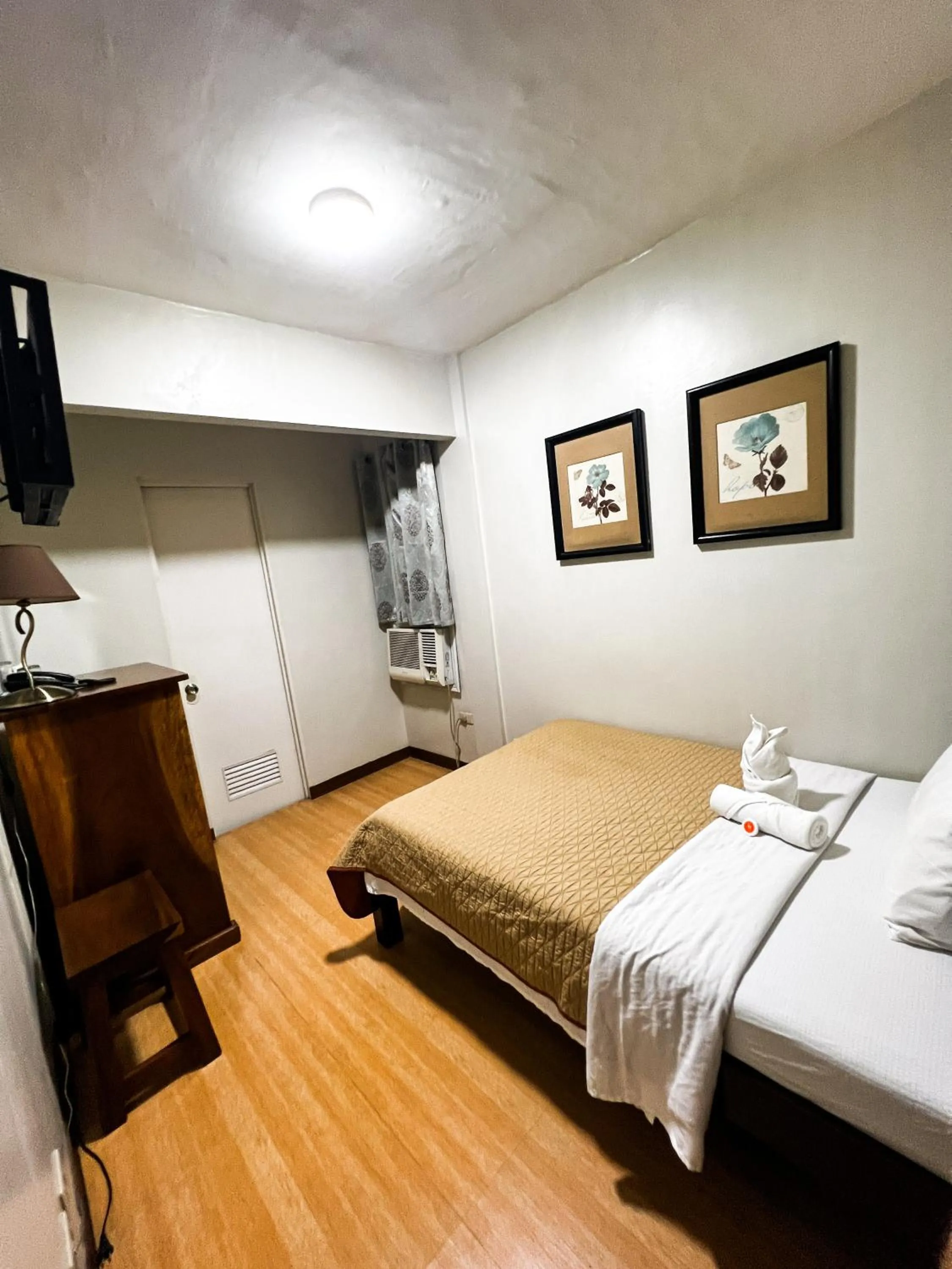 Bedroom, Bed in Stone House Hotel Manila