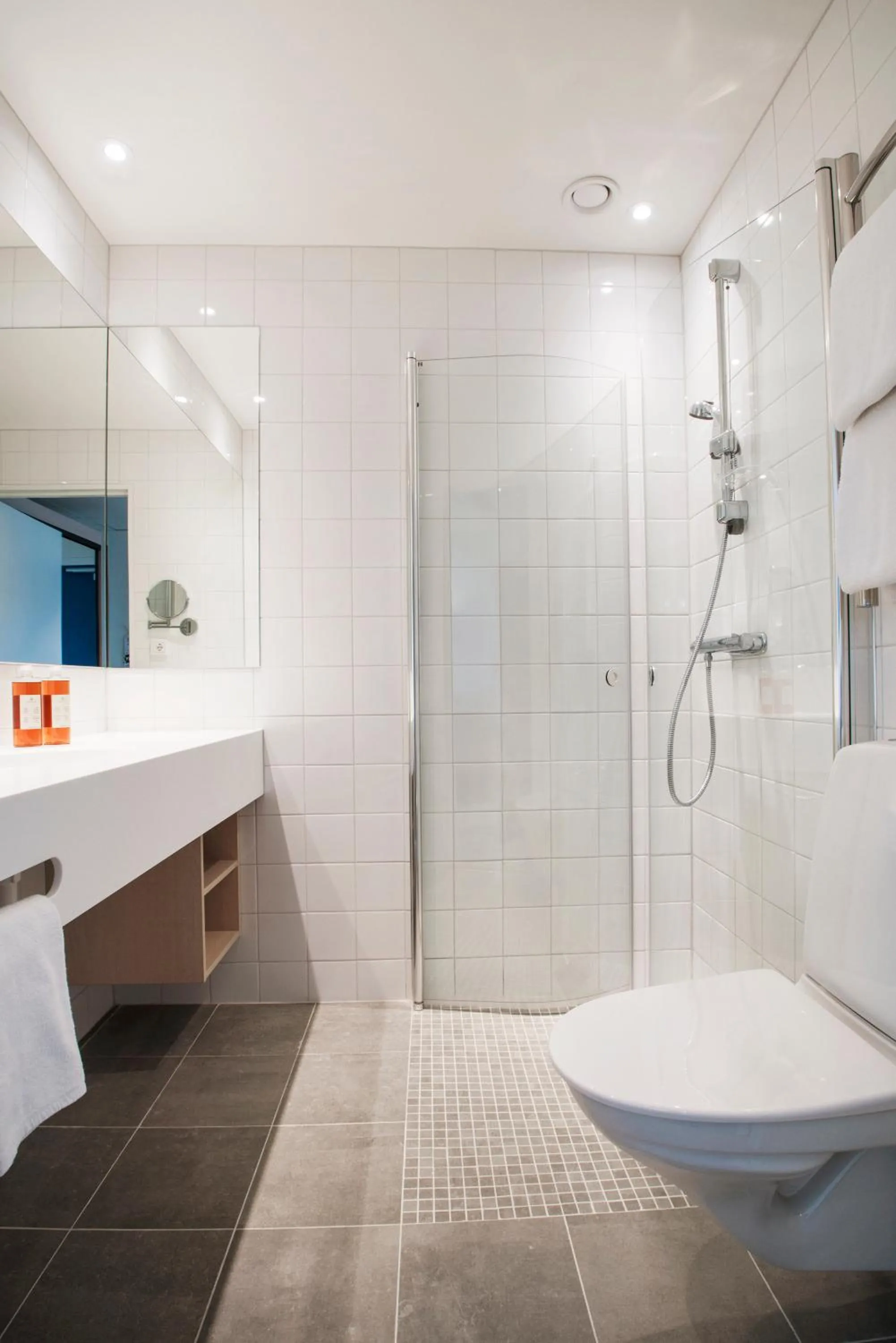 Shower in Best Western RC Hotel