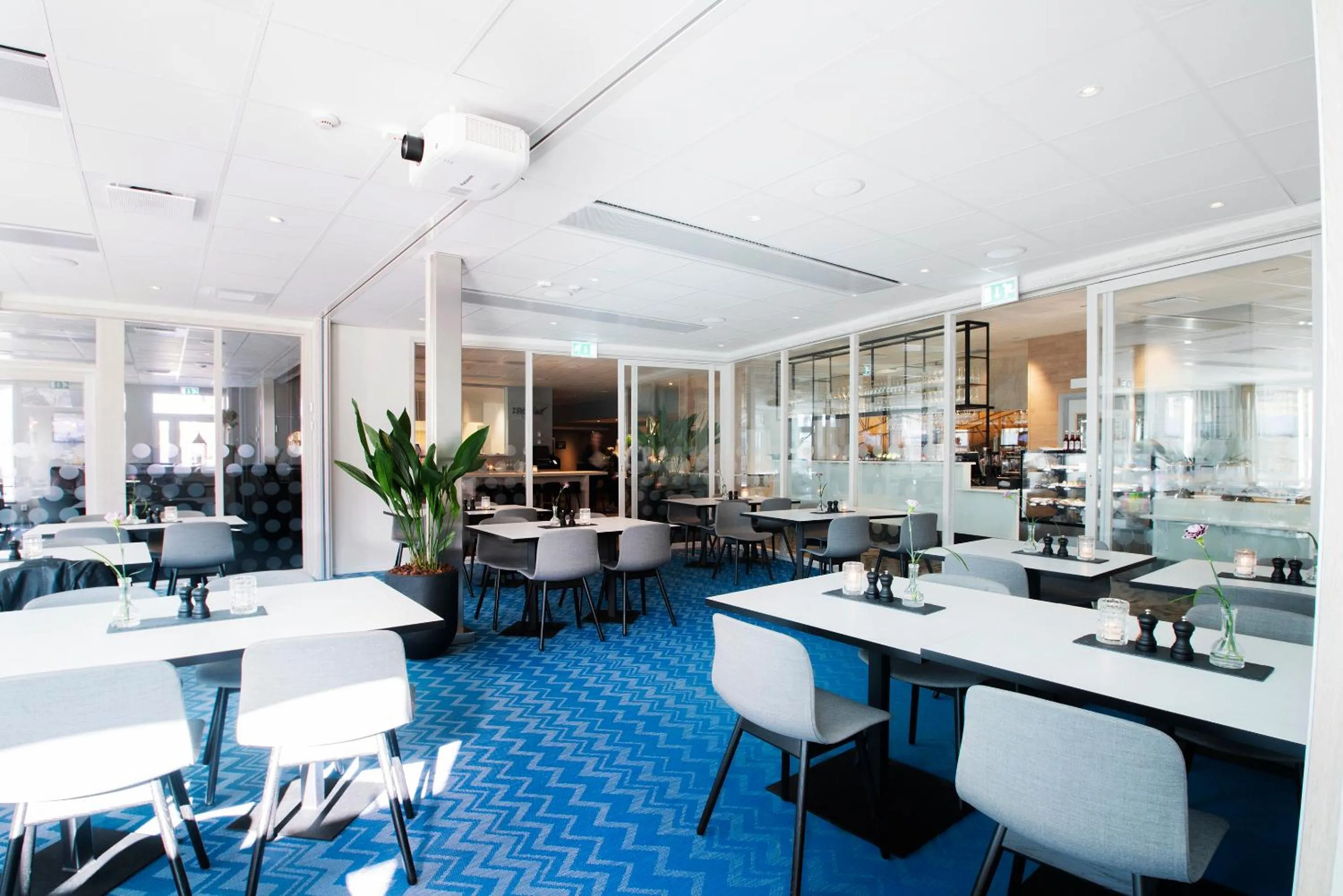 Restaurant/places to eat in Best Western RC Hotel