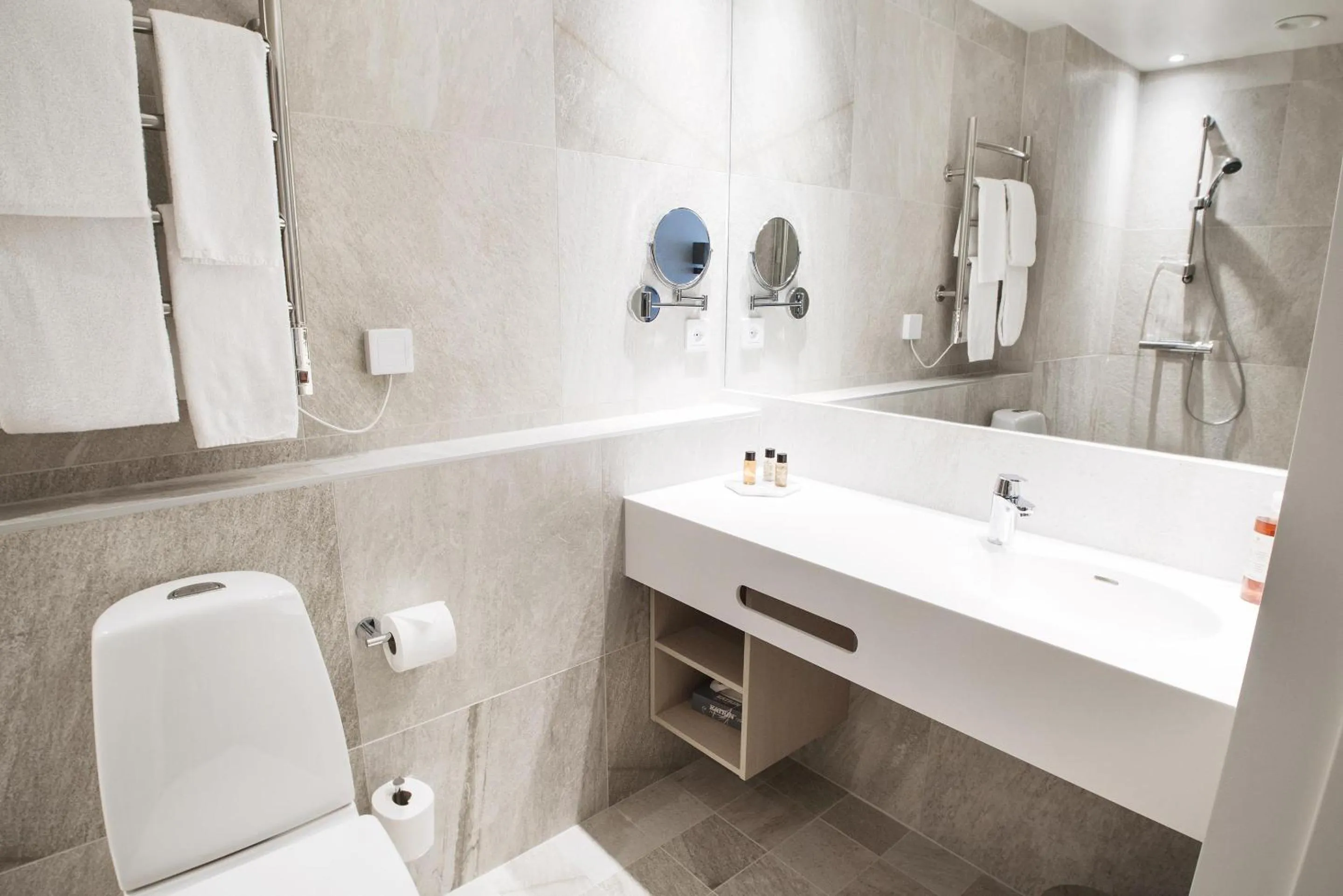 Bathroom in Best Western RC Hotel