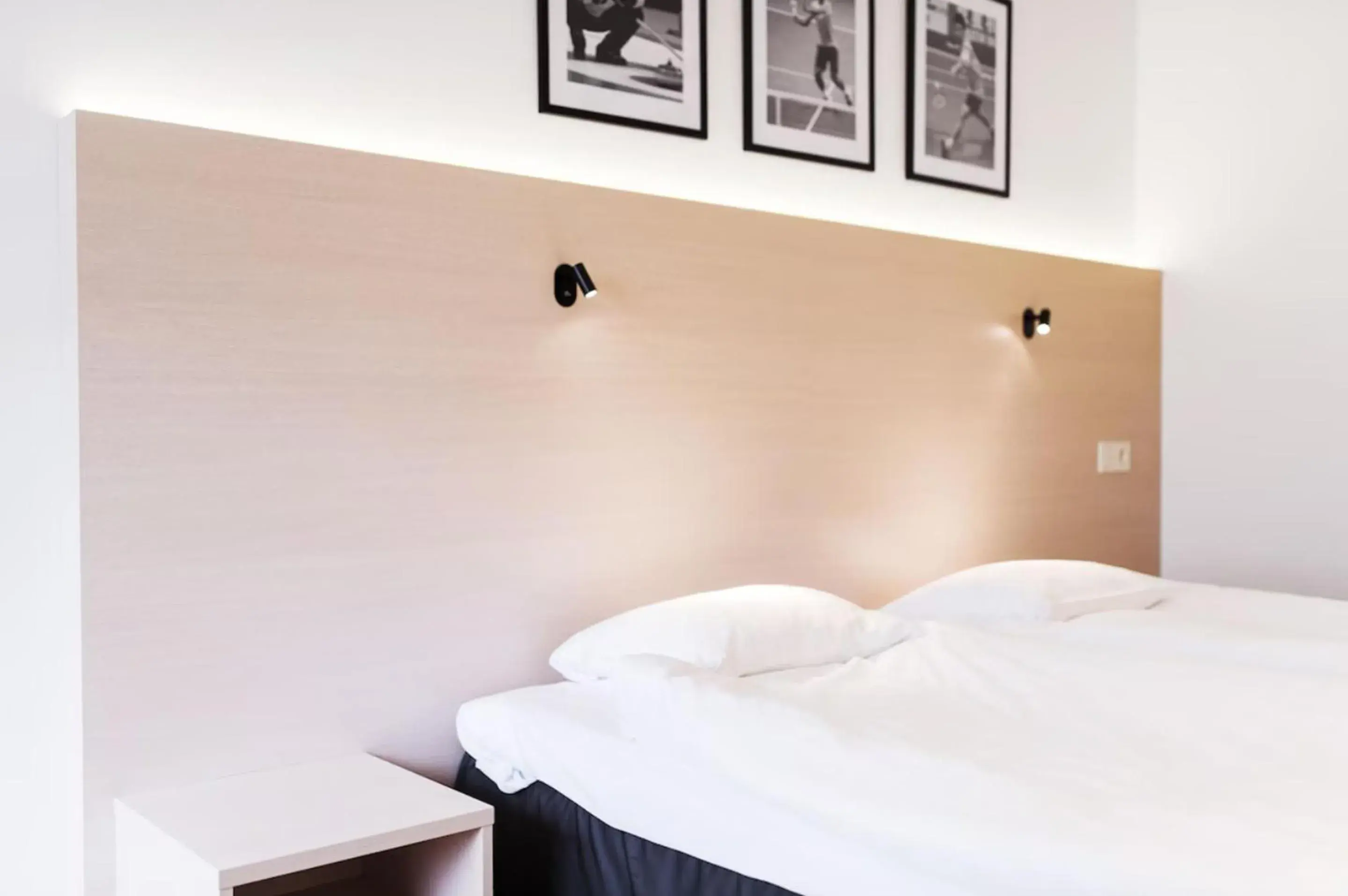 Family Room with Four Single Beds and Roll-In Shower - Disability Access/Non-Smoking in Best Western RC Hotel Family Room with Four Single Beds and Roll-In Shower - Disability Access/Non-Smoking in Best Western RC Hotel