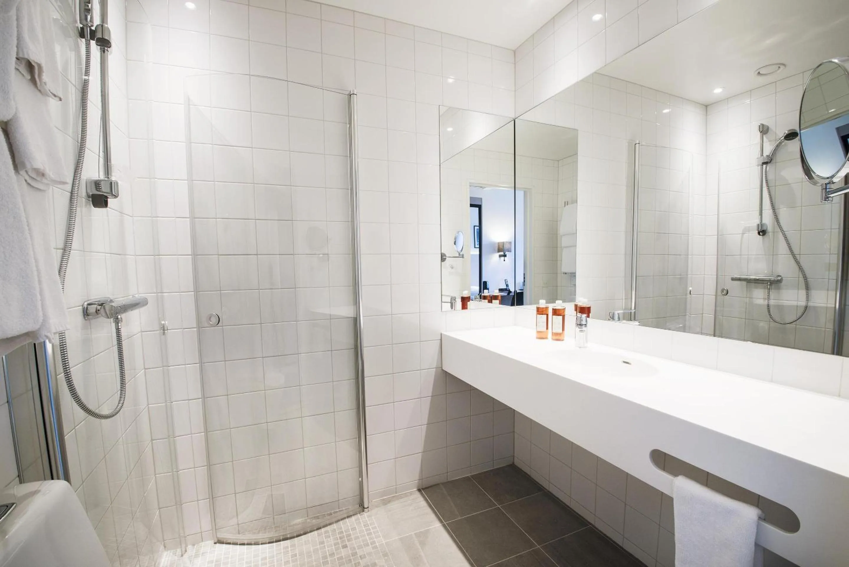 Shower in Best Western RC Hotel