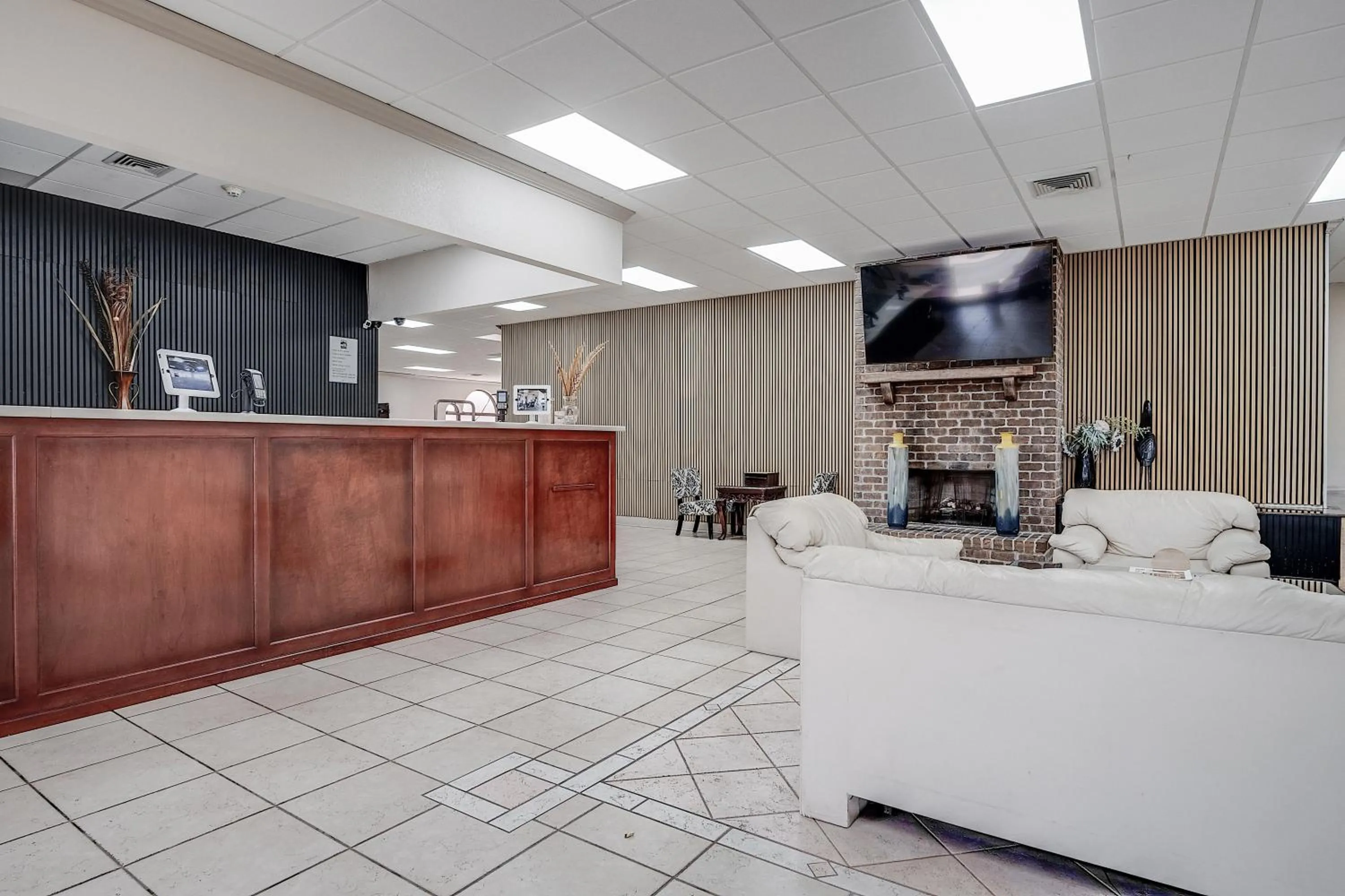 Lobby or reception in Clarks Inn Savannah Airport