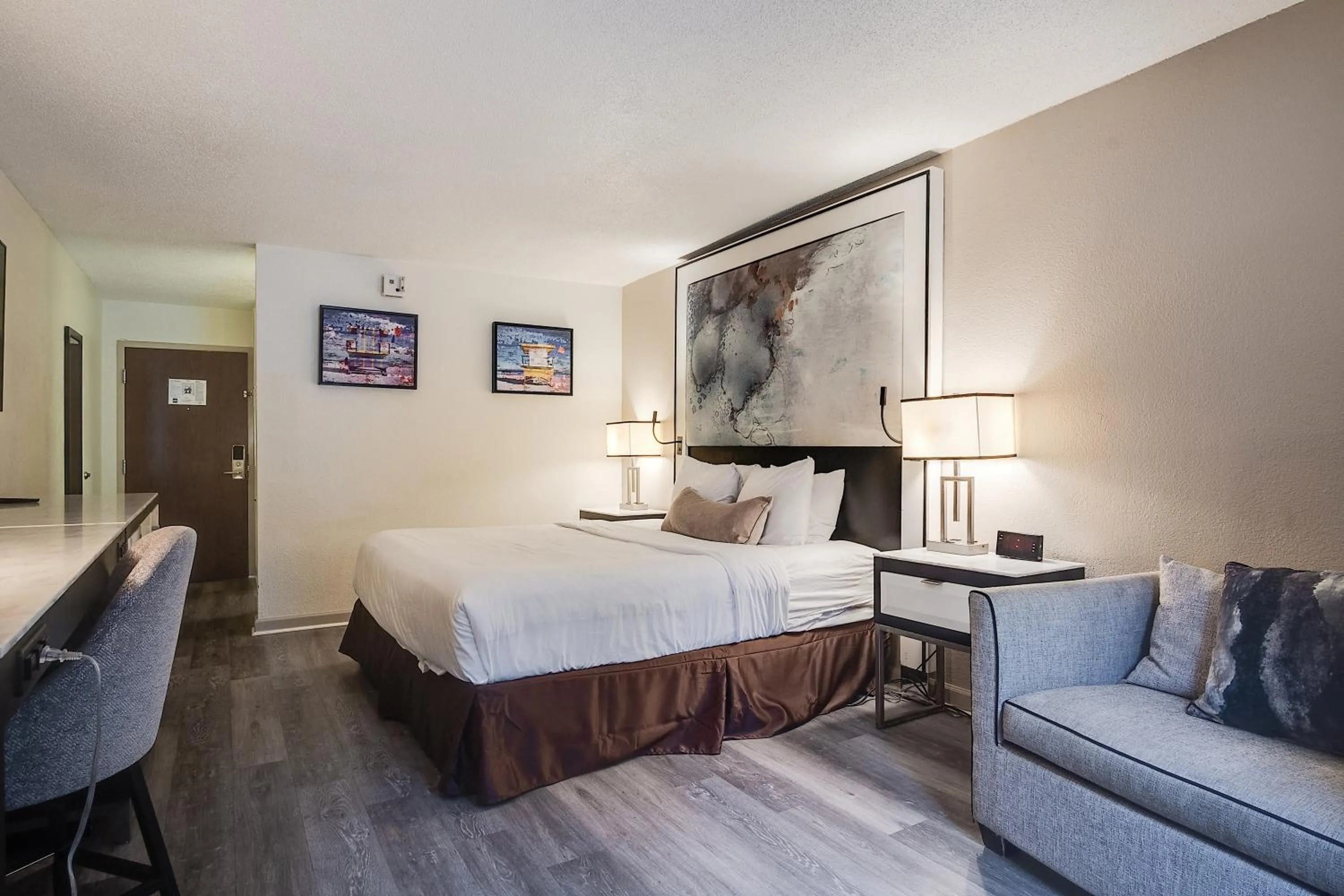Photo of the whole room, Bed in Clarks Inn Savannah Airport