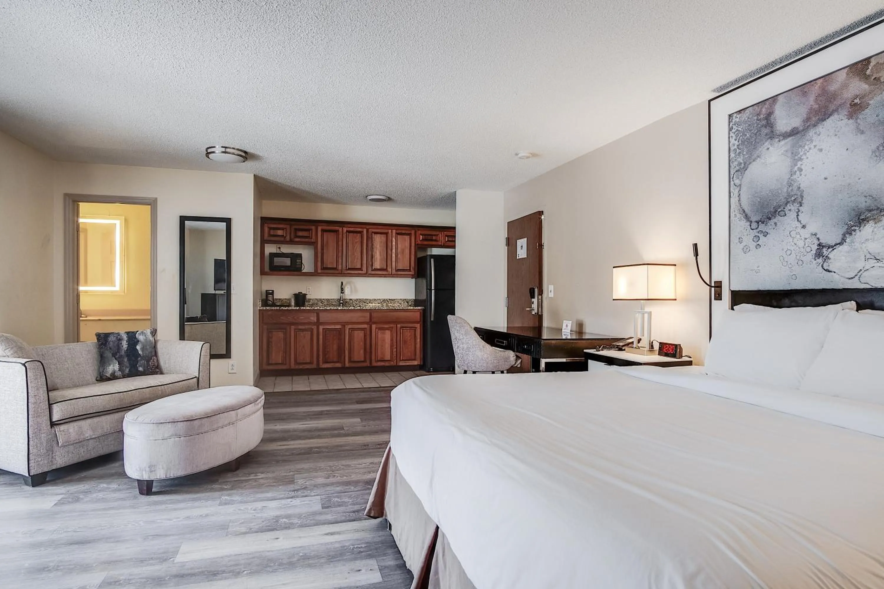Bedroom, Bed in Clarks Inn Savannah Airport