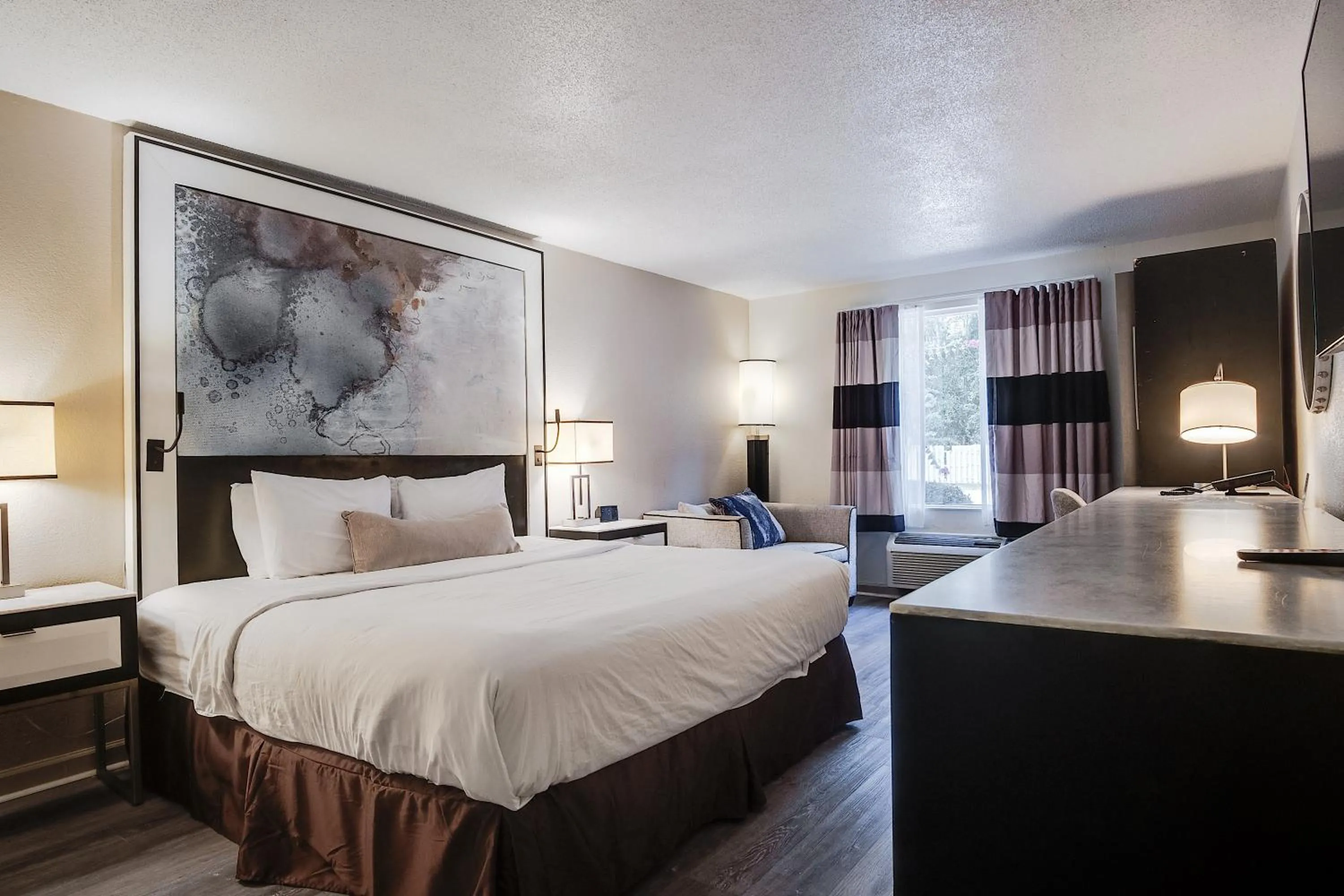 Photo of the whole room, Bed in Clarks Inn Savannah Airport