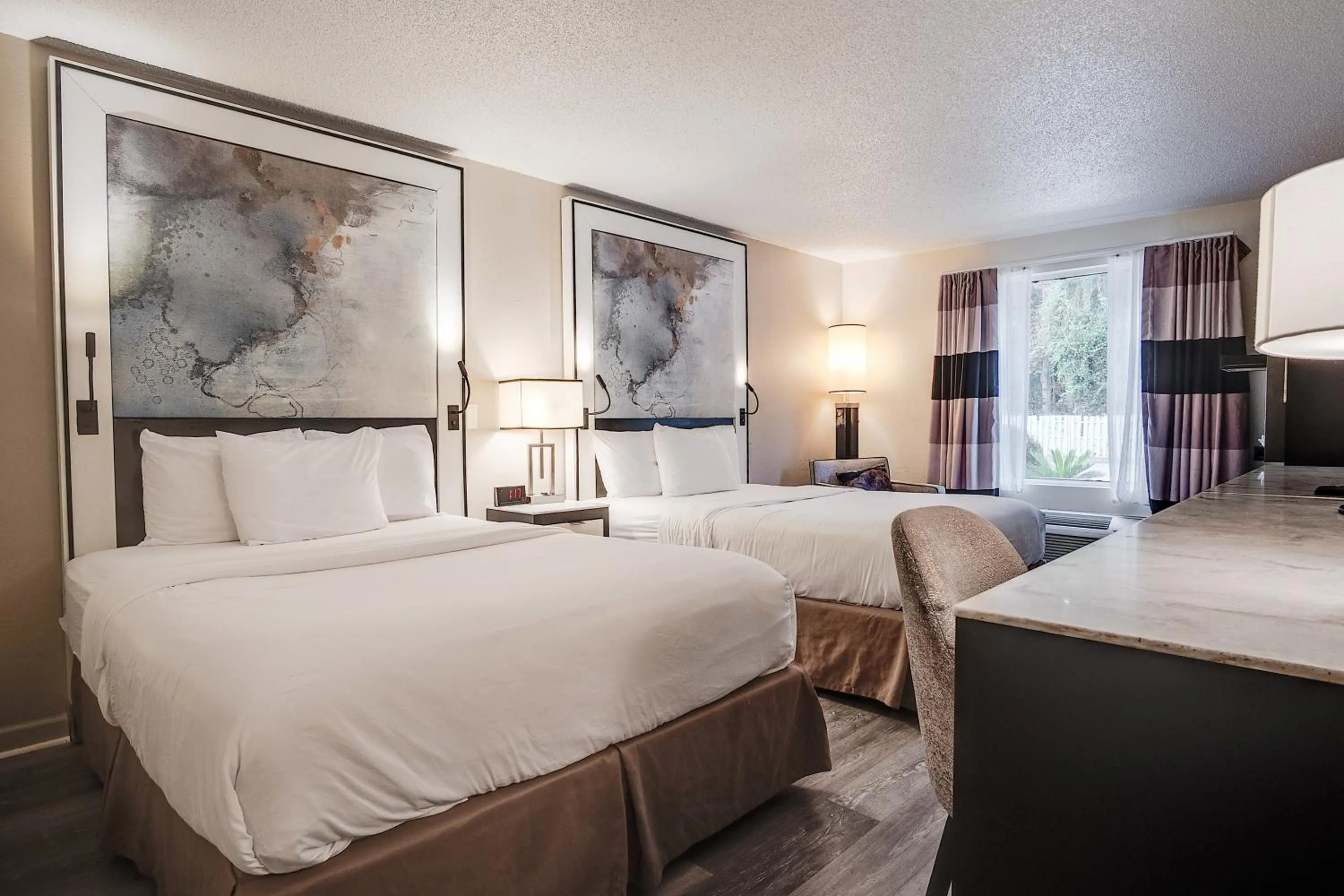 Photo of the whole room, Bed in Clarks Inn Savannah Airport