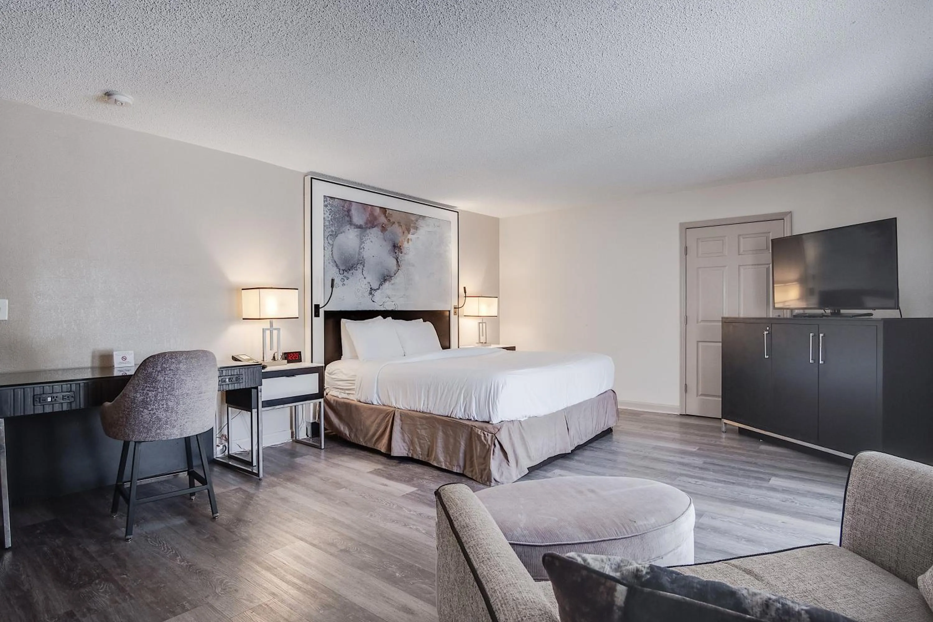 Photo of the whole room, Bed in Clarks Inn Savannah Airport