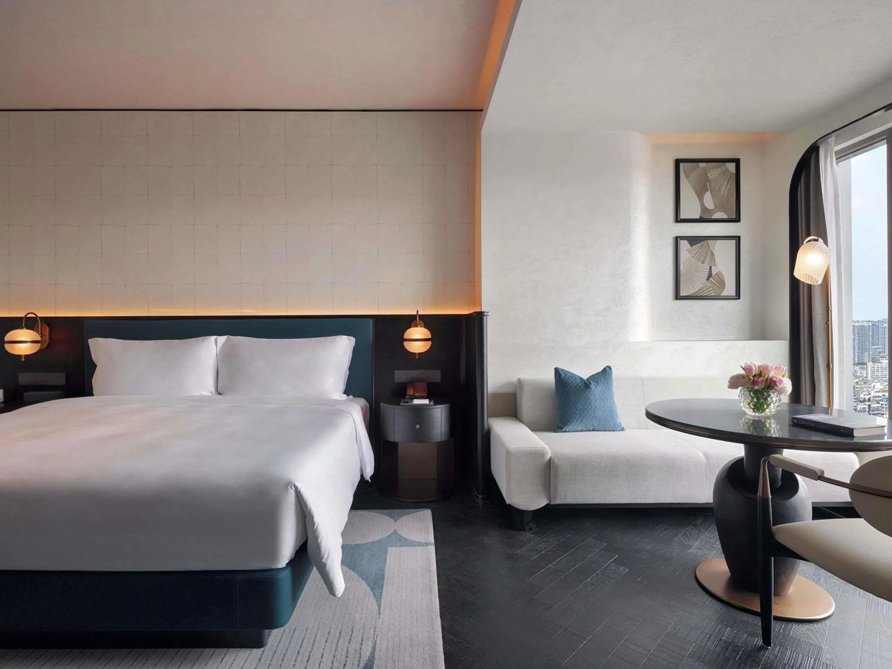 Bedroom, Bed in Sofitel Shanghai North Bund