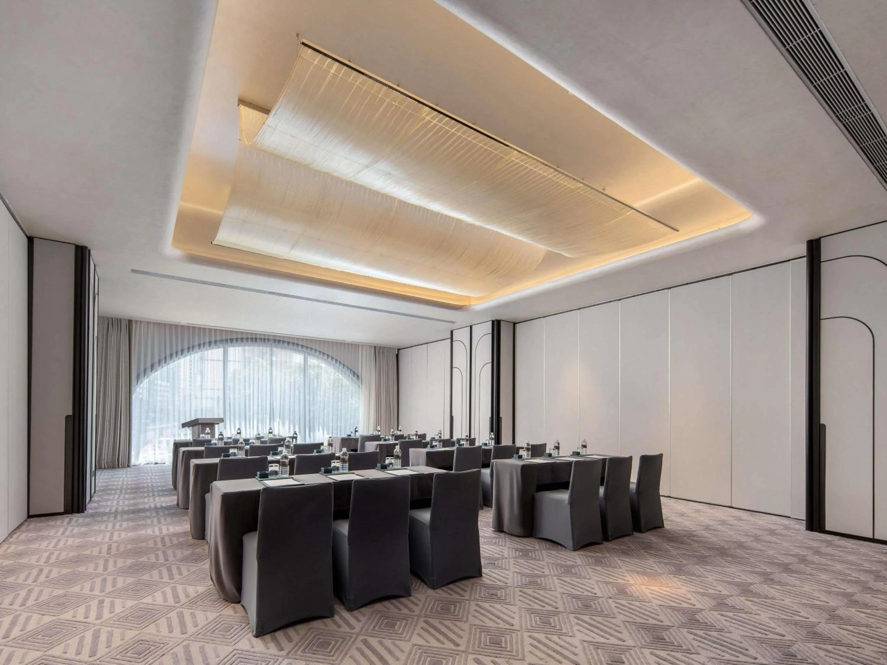 Meeting/conference room in Sofitel Shanghai North Bund