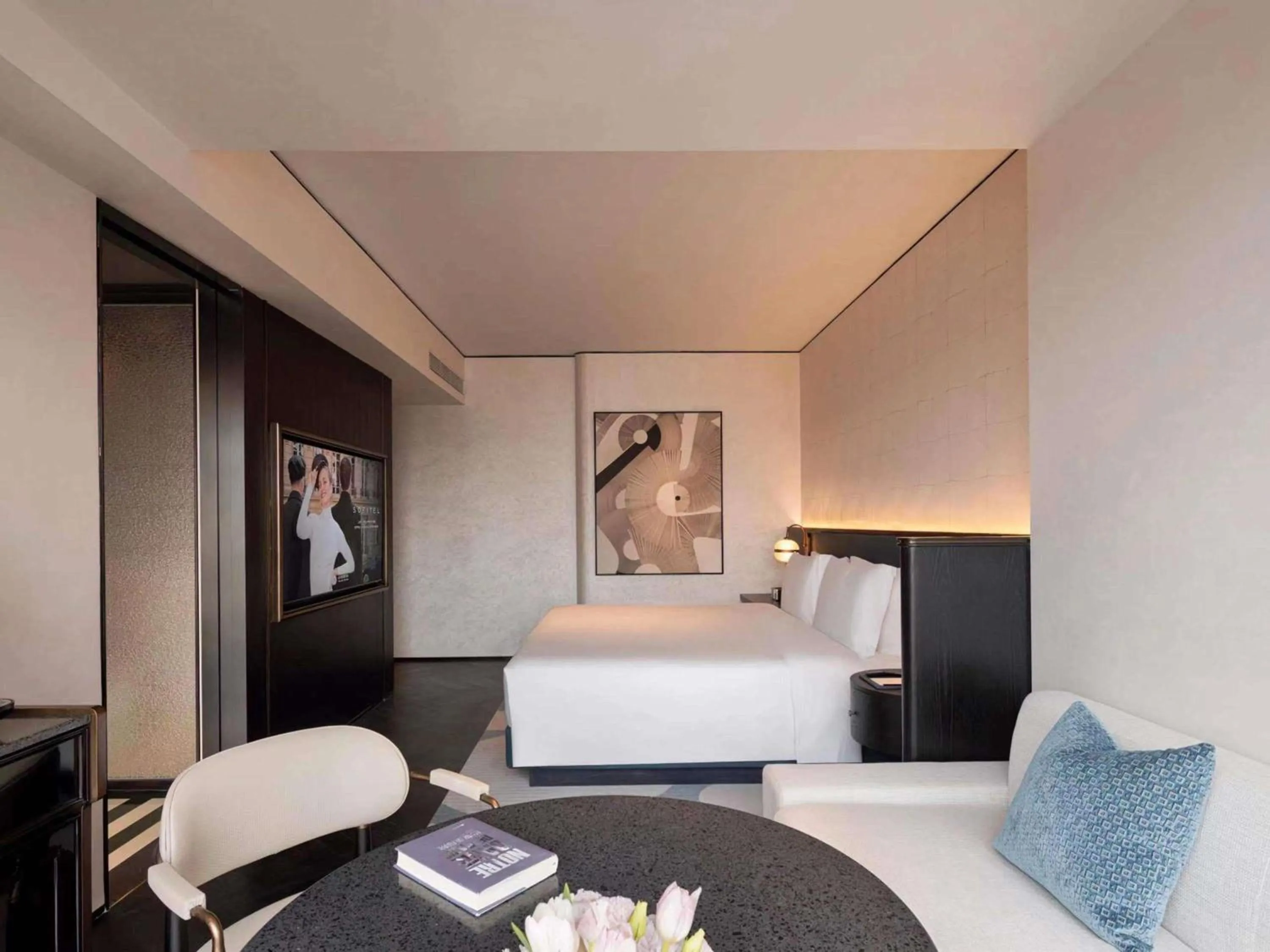 Bedroom, Bed in Sofitel Shanghai North Bund