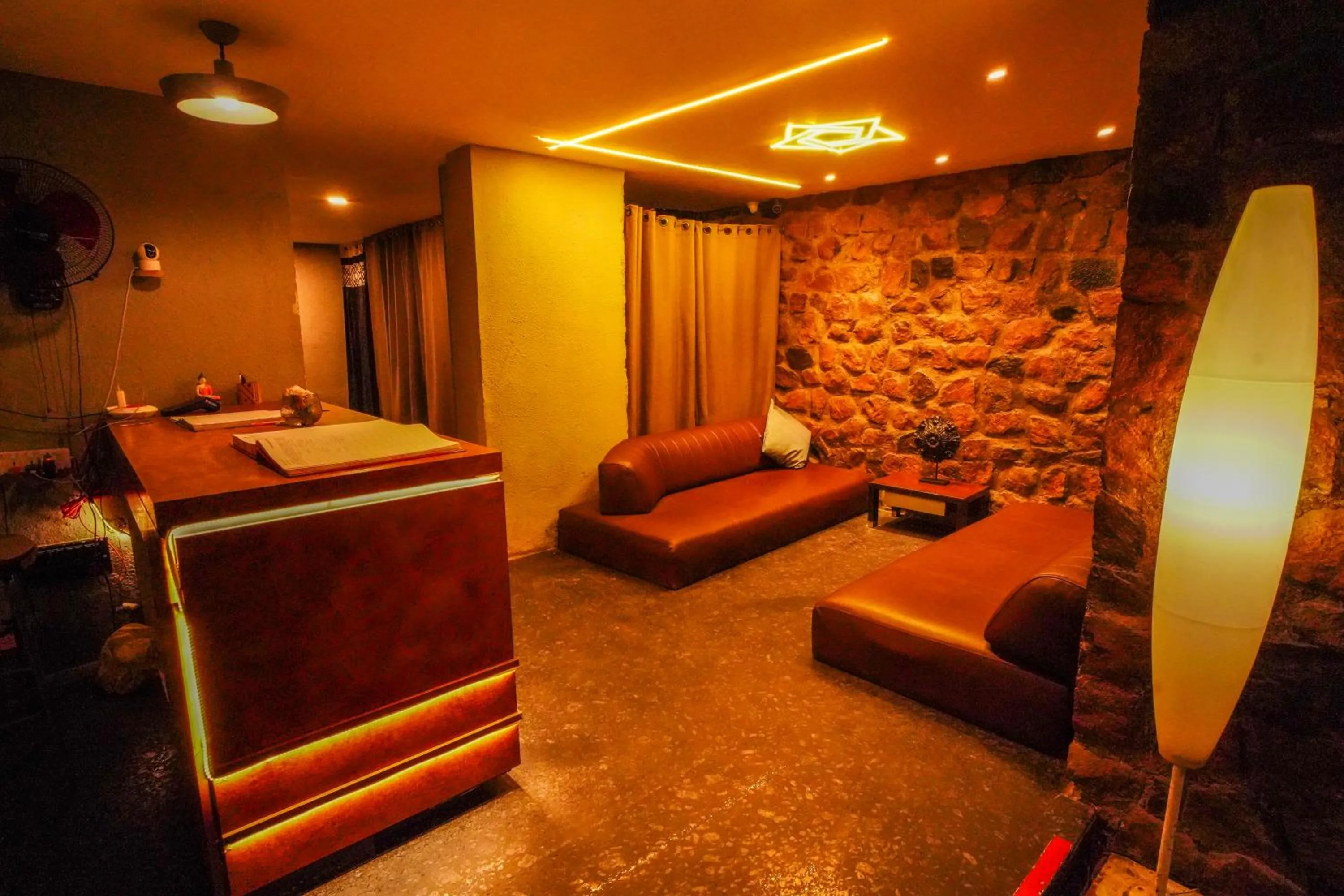 THE SLATE HOTEL NUNGAMBAKKAM Near US EMBASSY & APOLLO HOSPITAL