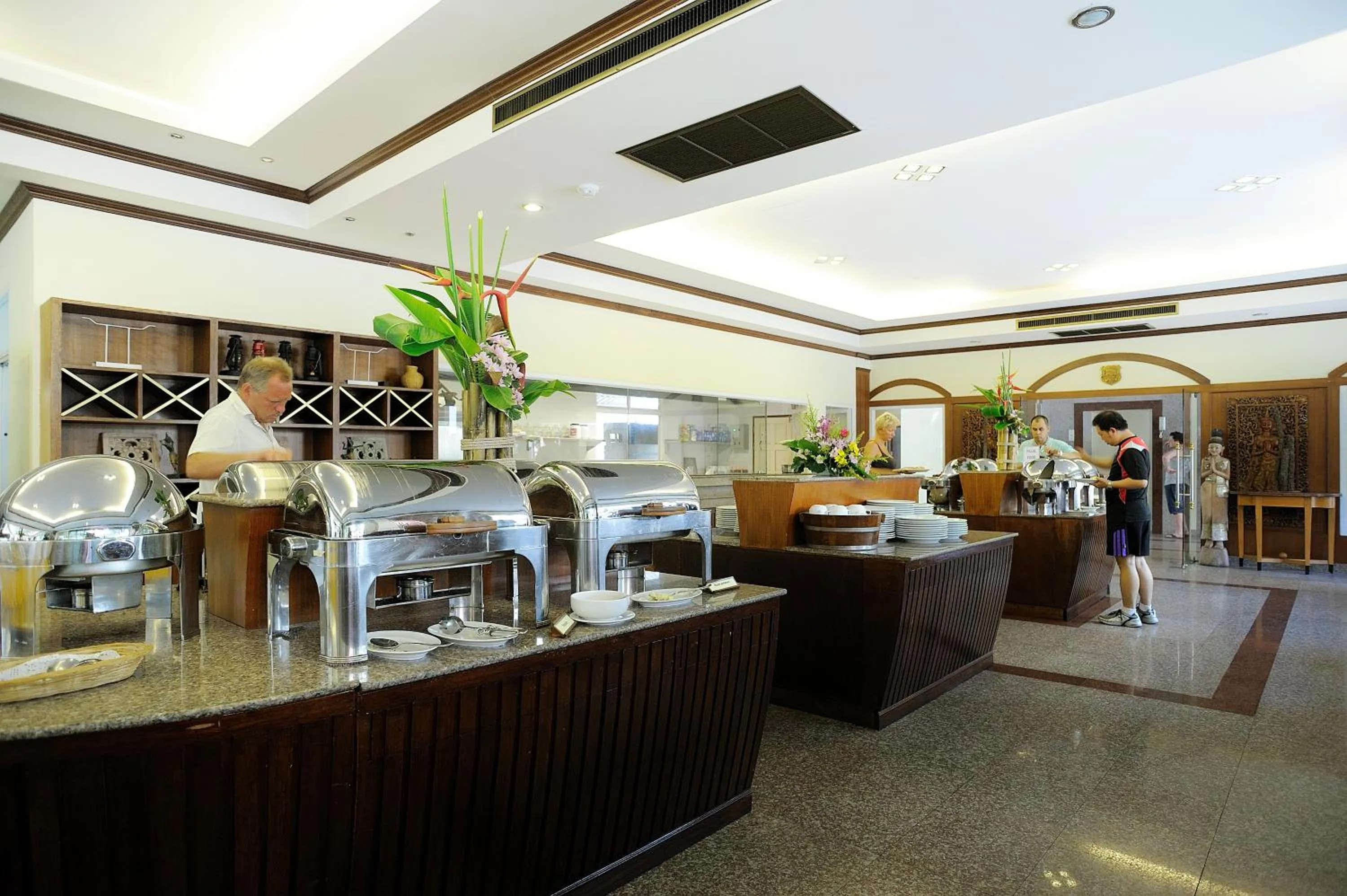 Restaurant/Places to Eat in Bauman Grand