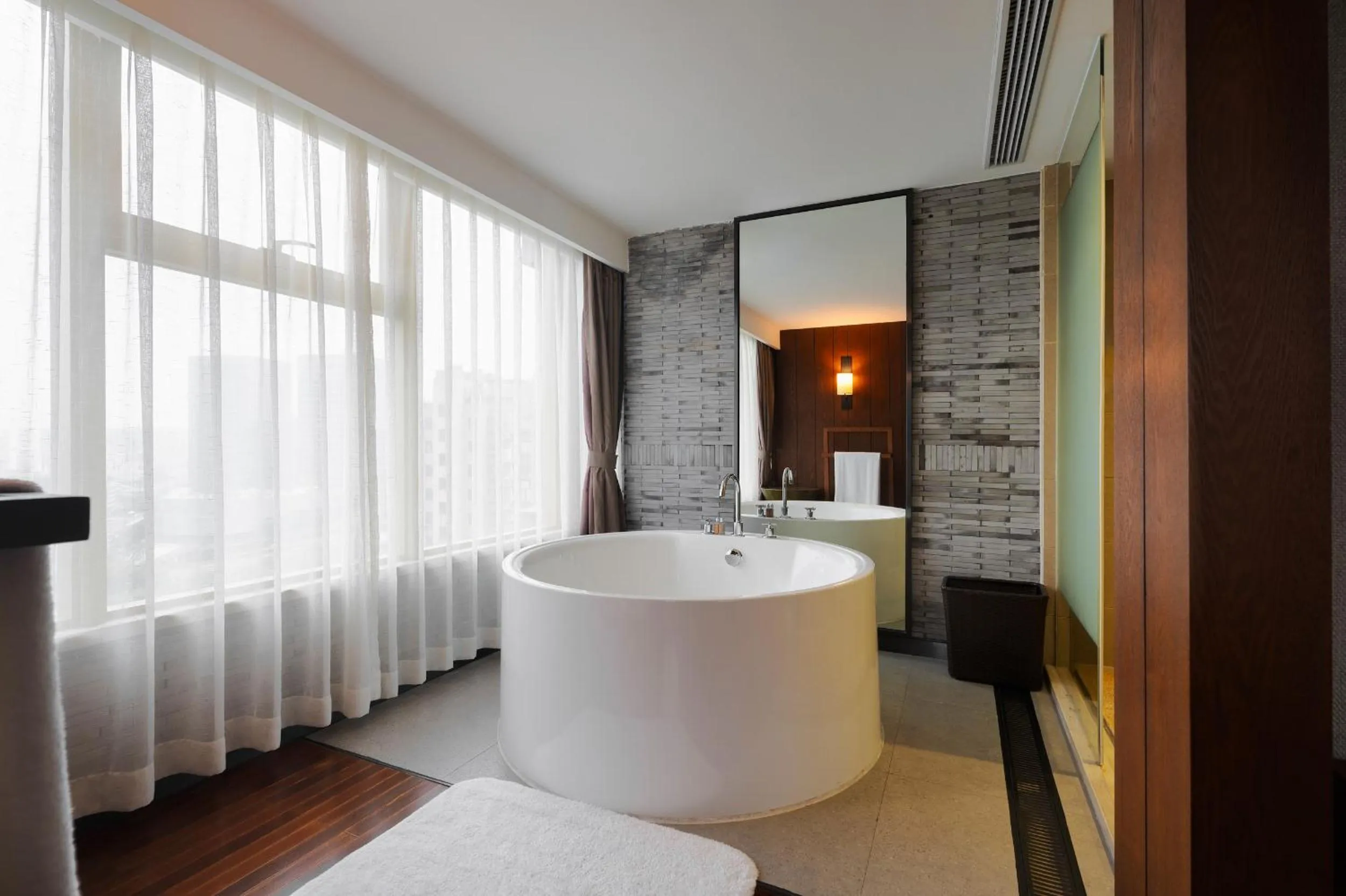 Bath in SSAW Boutique Hotel Hangzhou Wildwind