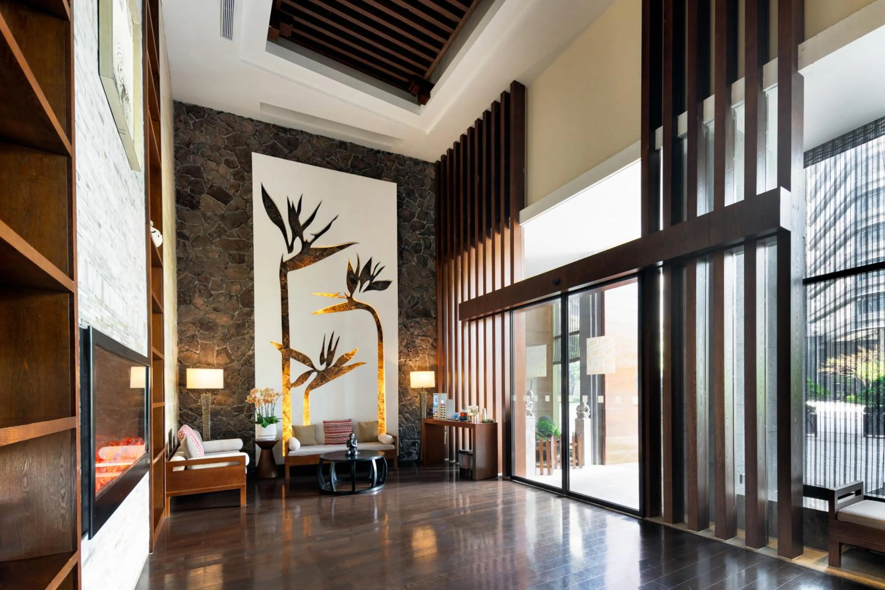 Lobby or reception in SSAW Boutique Hotel Hangzhou Wildwind