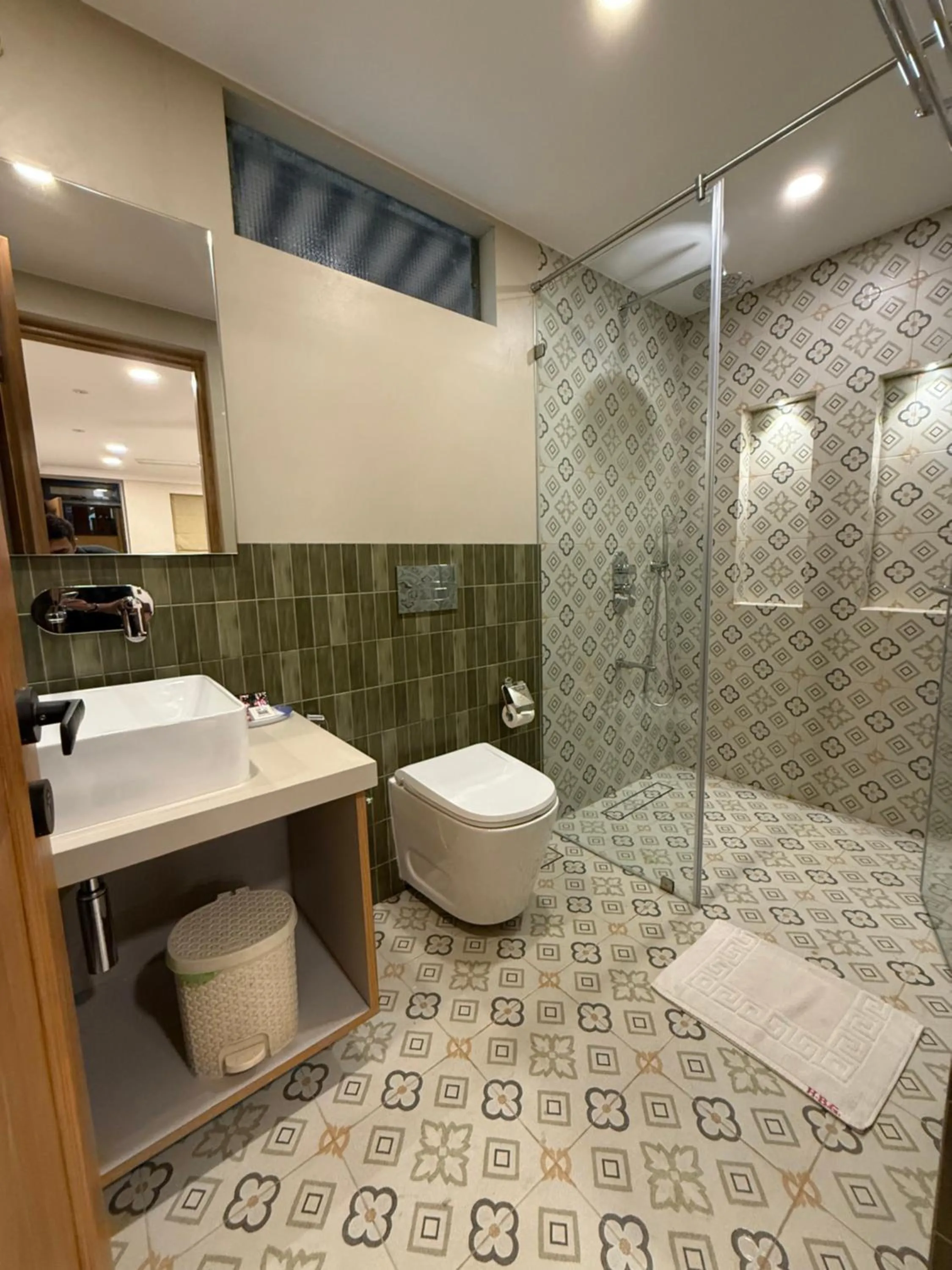 Shower in Hotel Beach Garden