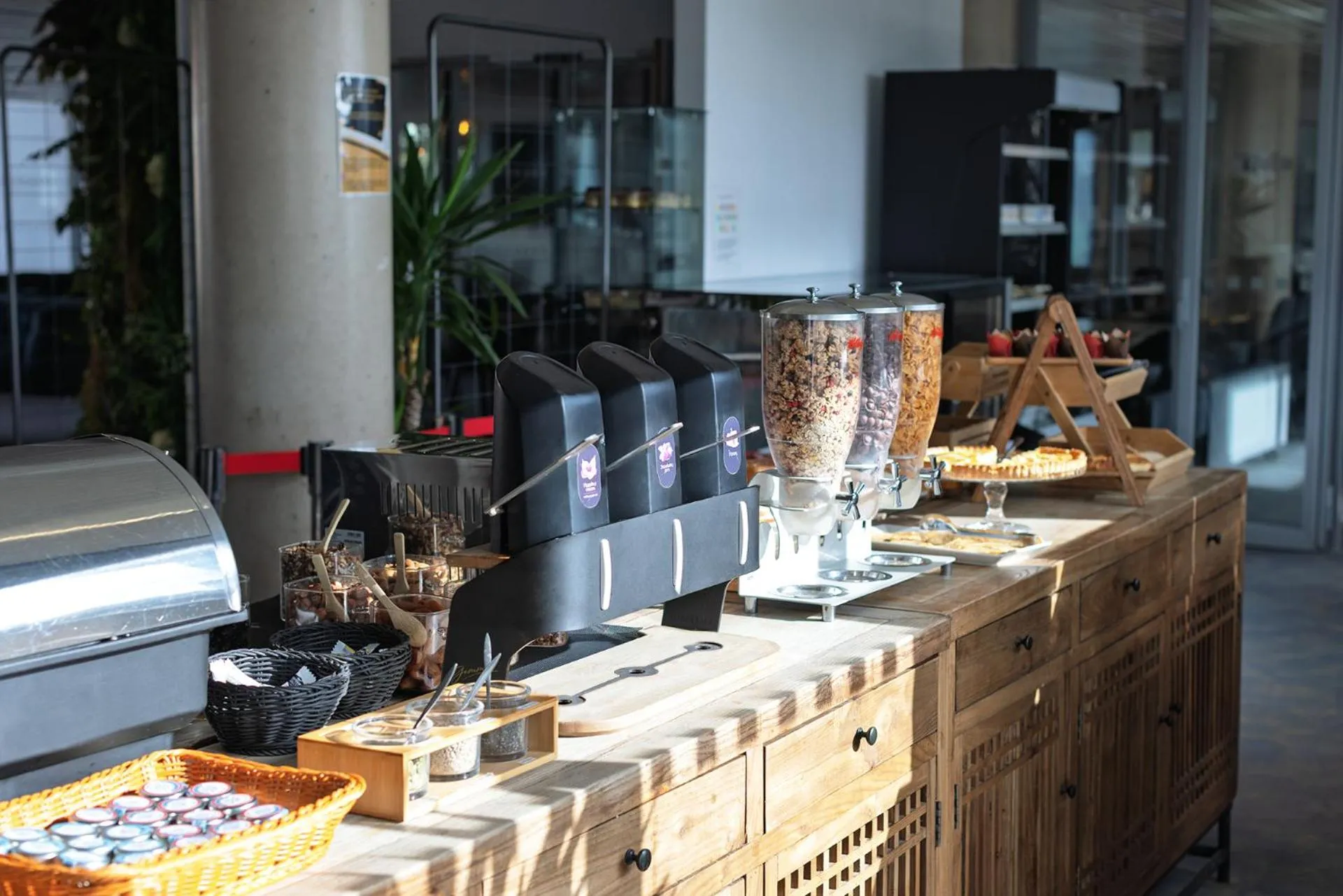 Buffet breakfast in Hôtel Lodge In Paris 13