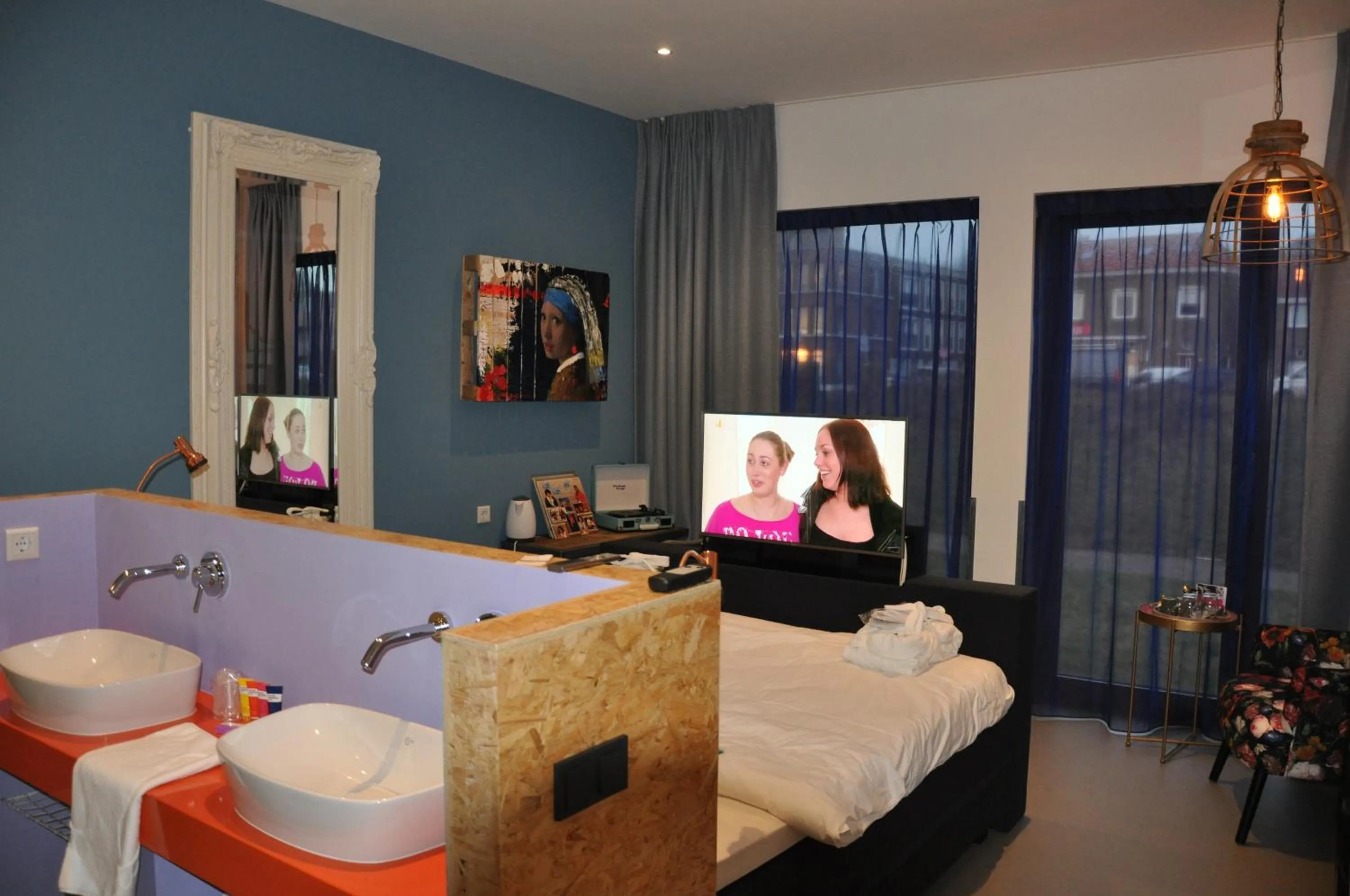 TV and multimedia in Hotel Rauw aan de Kade