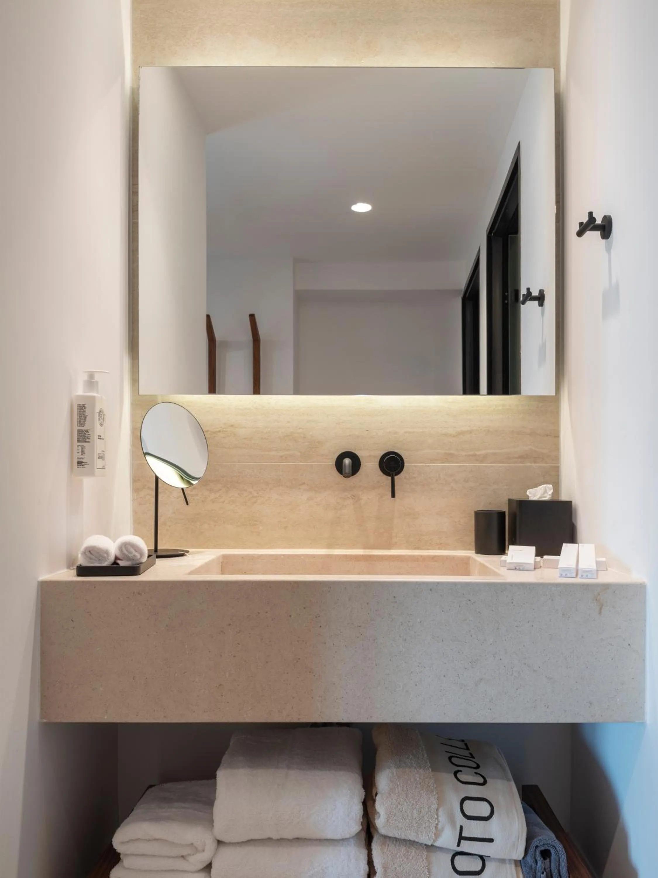 Bathroom in Santo Pure Oia Suites & Villas