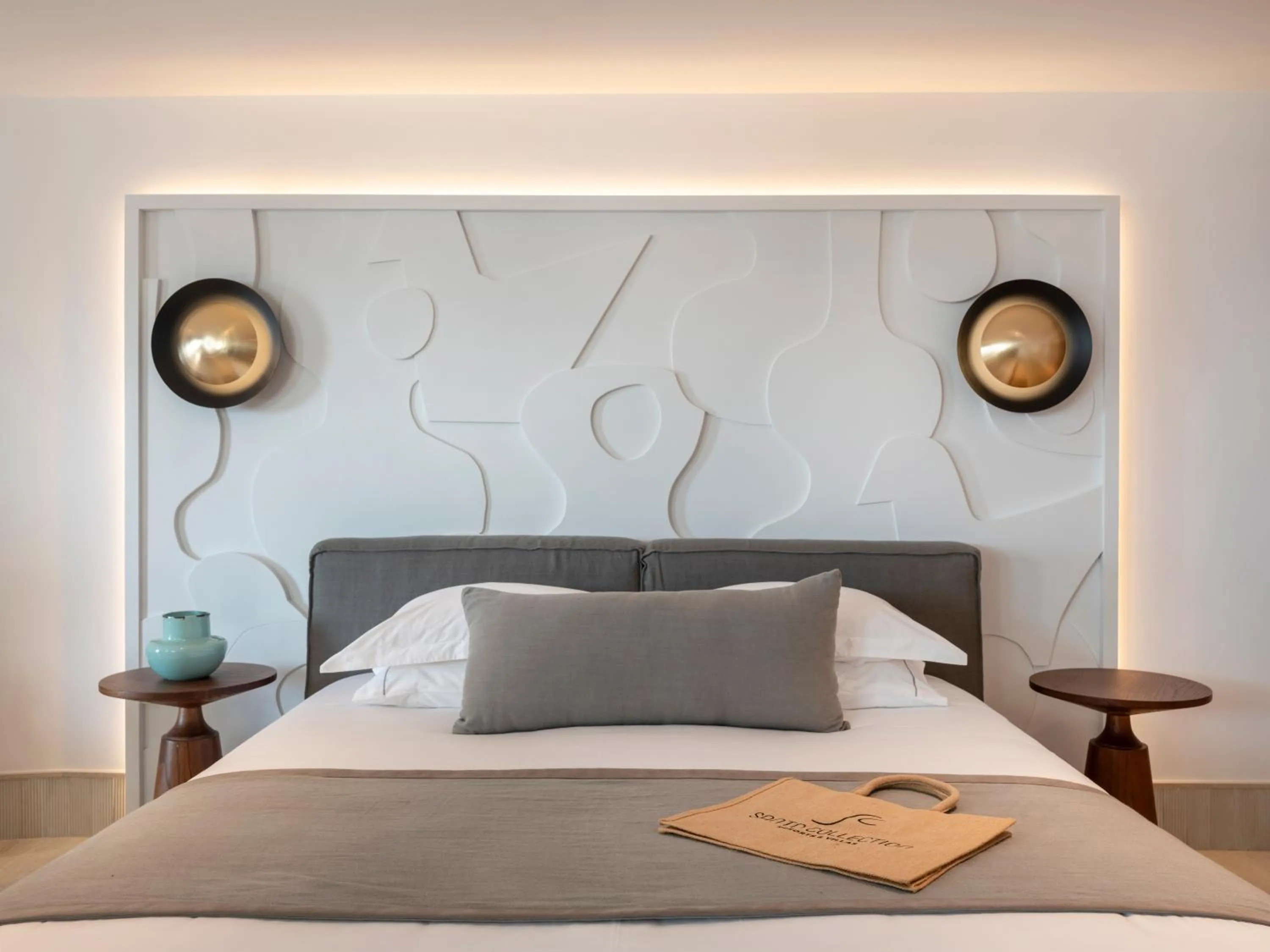 Bed in Santo Pure Oia Suites & Villas