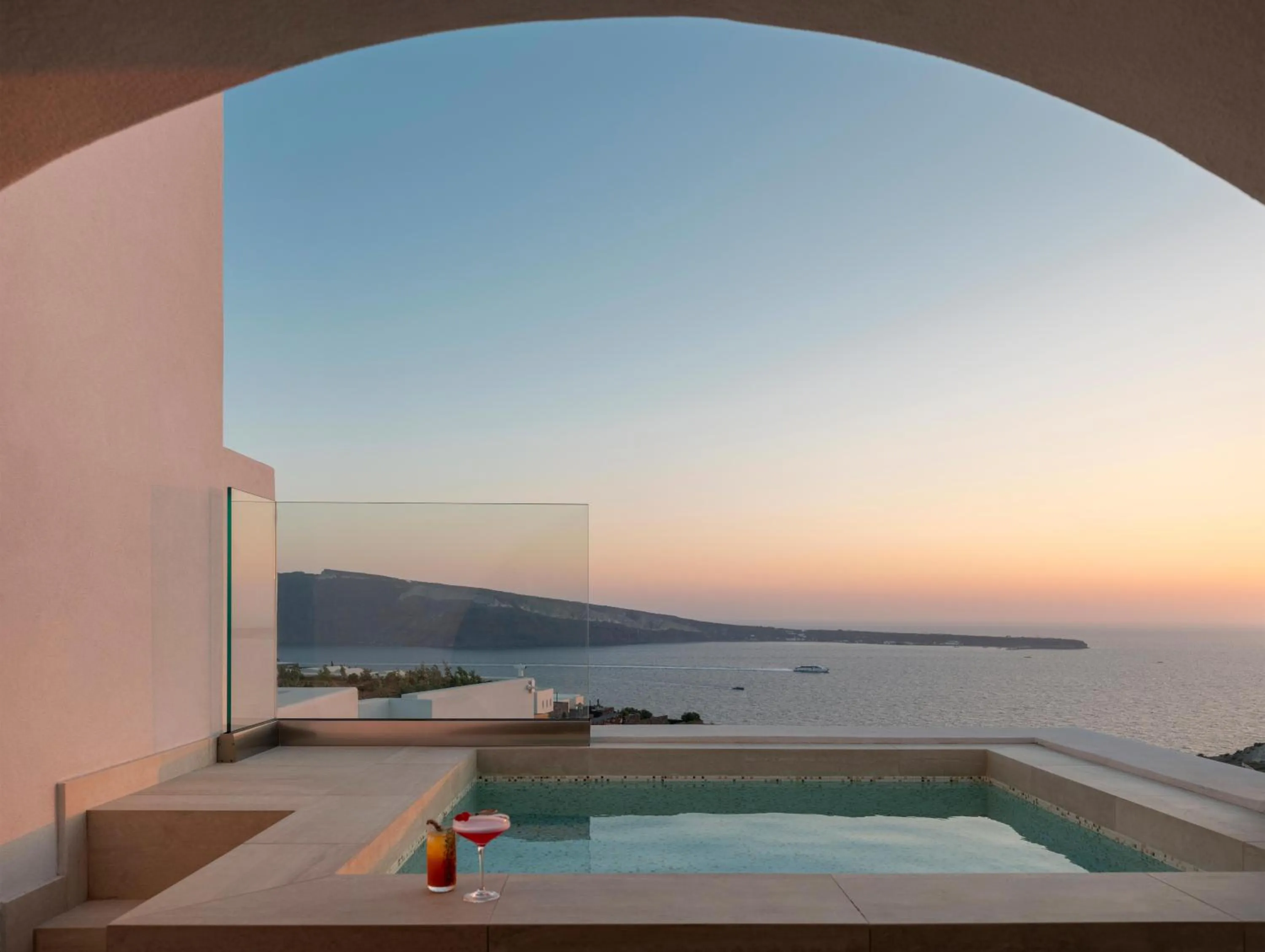 Hot Tub in Santo Pure Oia Suites & Villas