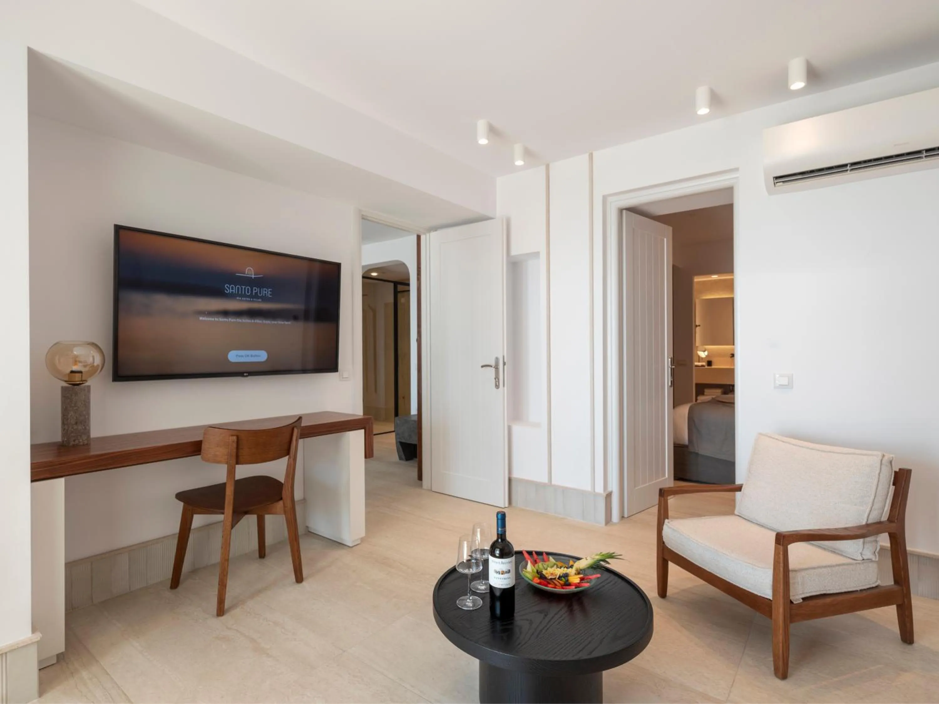 Living room in Santo Pure Oia Suites & Villas