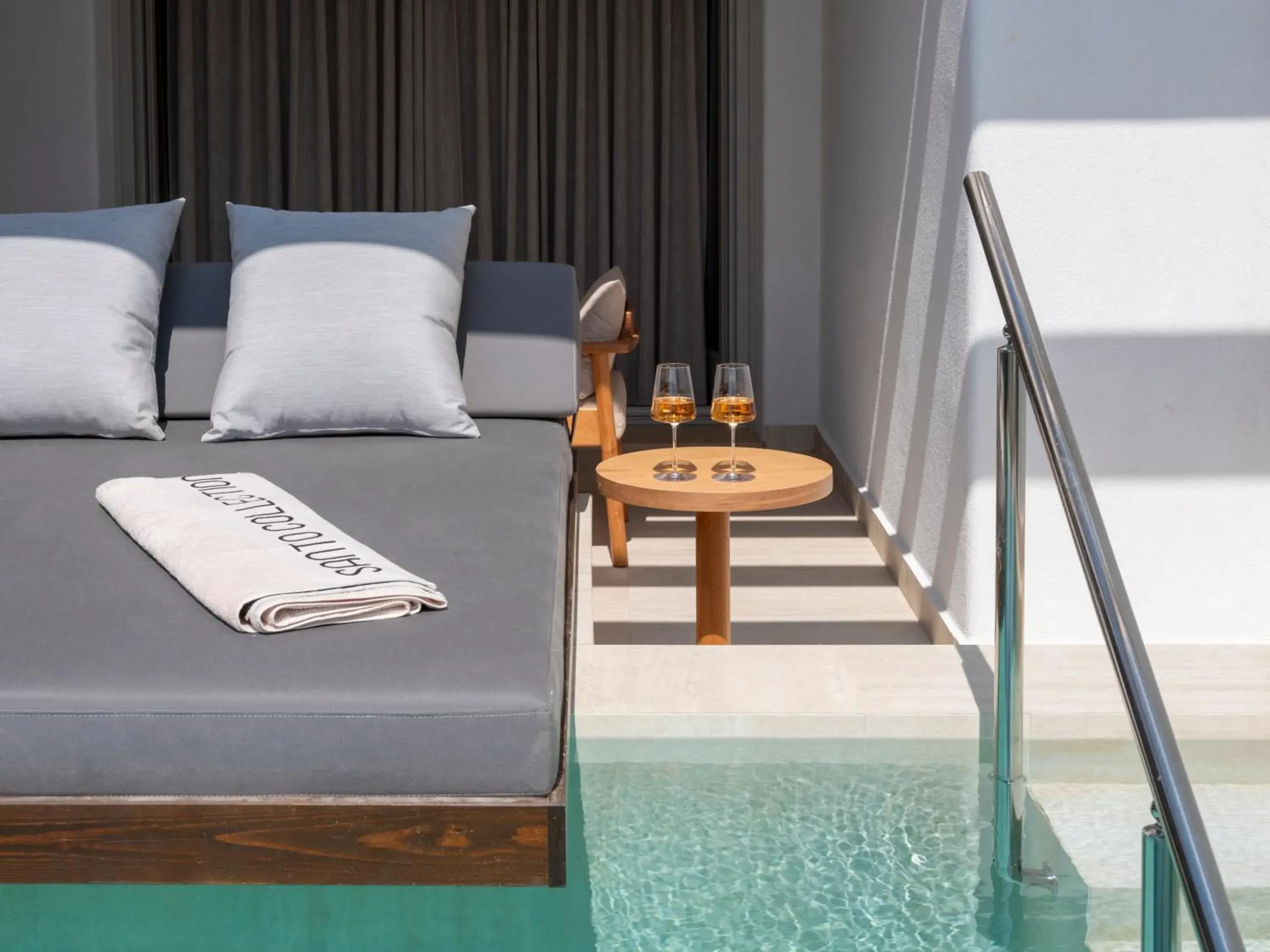 Pool view in Santo Pure Oia Suites & Villas Pool view in Santo Pure Oia Suites & Villas