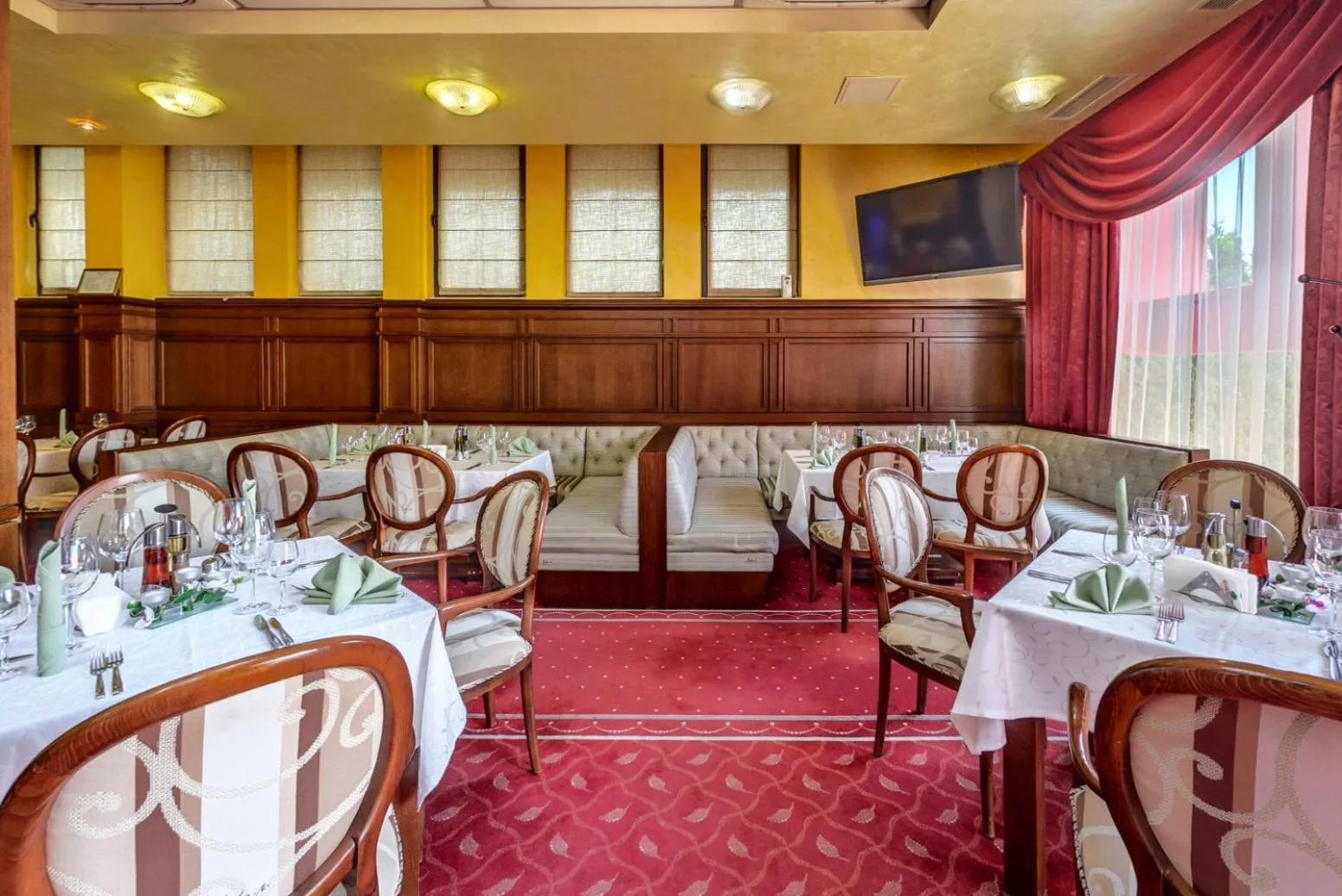 Restaurant/places to eat in Hotel Chiirite
