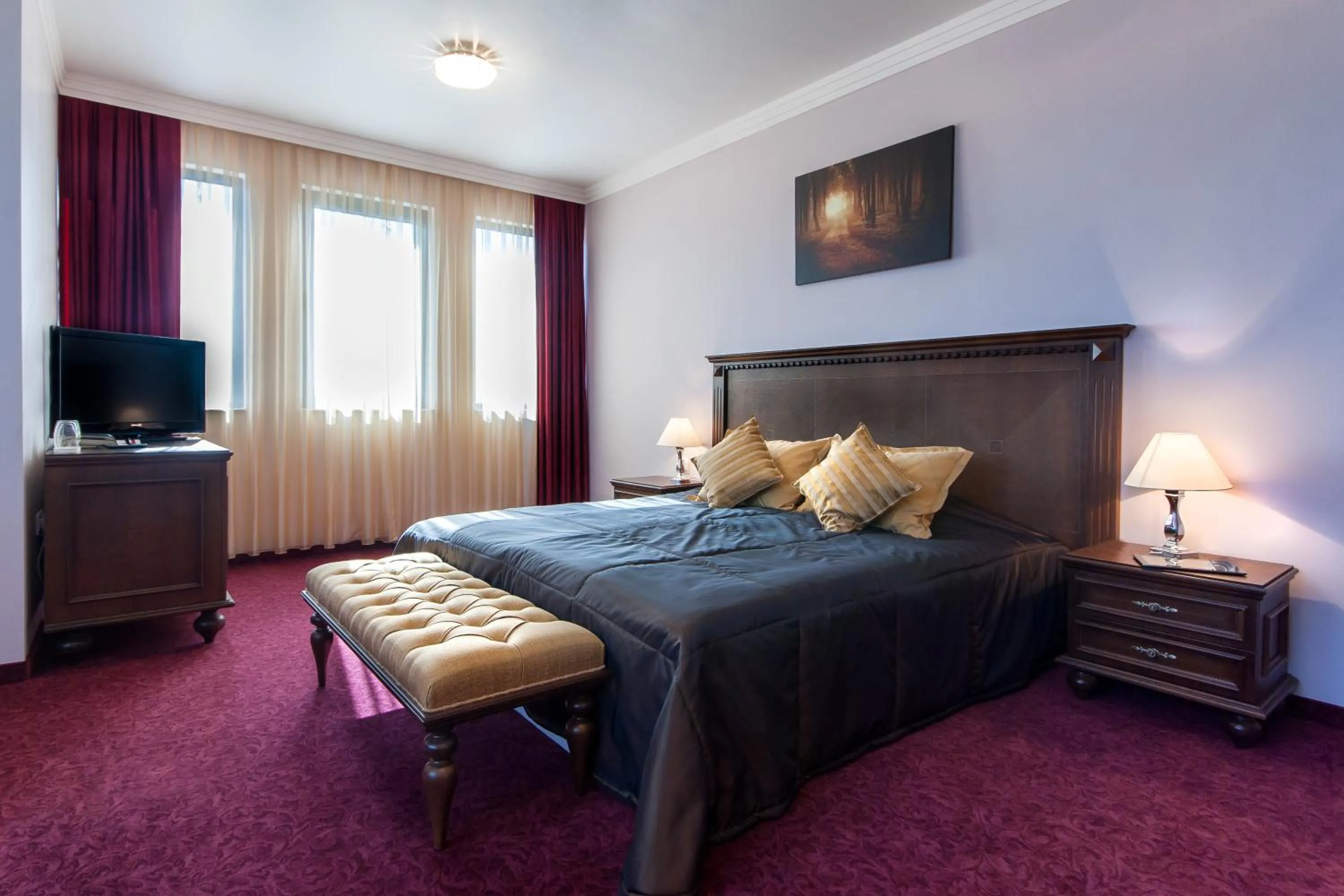Shower, Bed in Hotel Chiirite