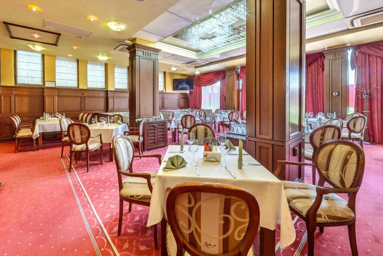 Restaurant/places to eat in Hotel Chiirite