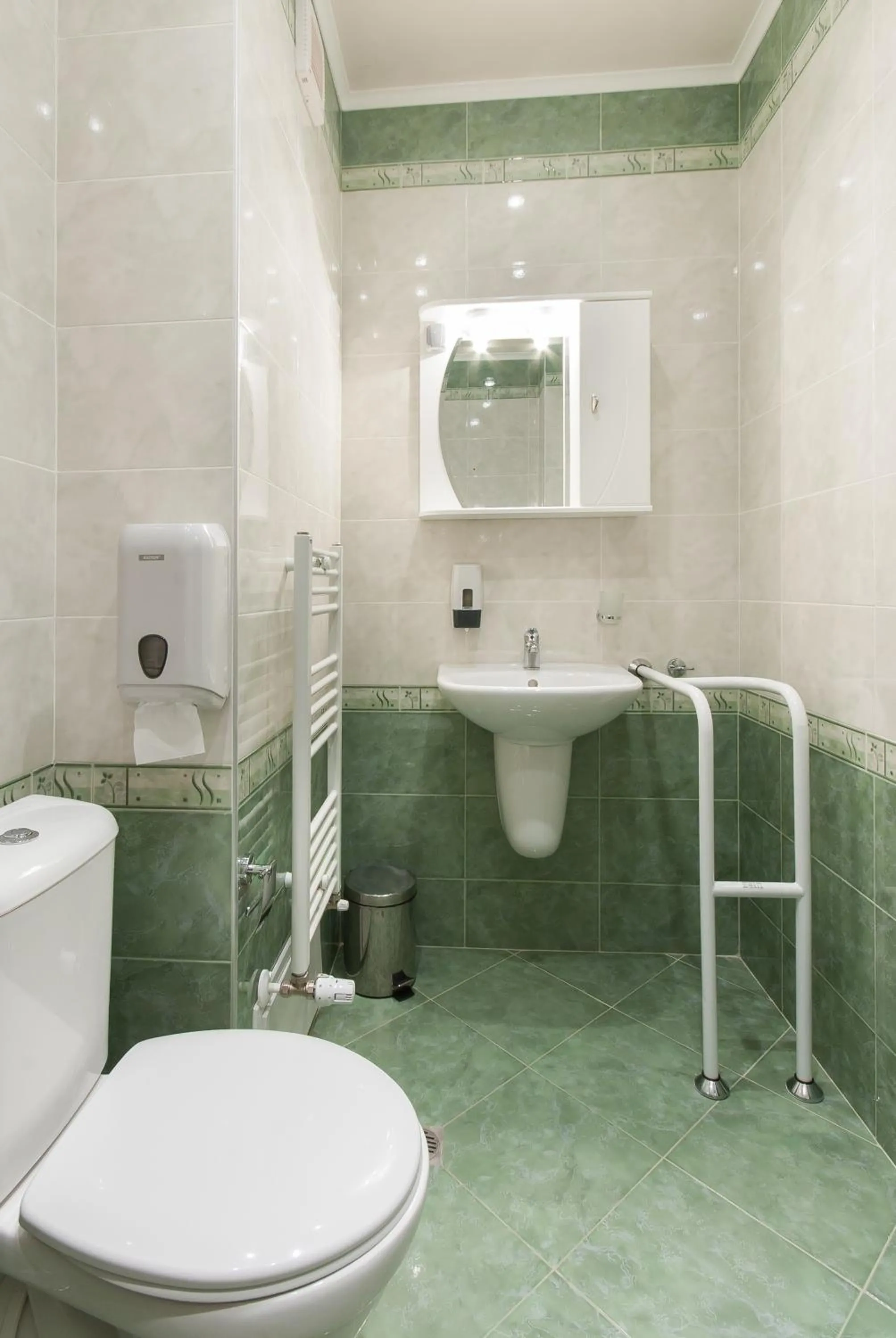 Shower in Hotel Chiirite