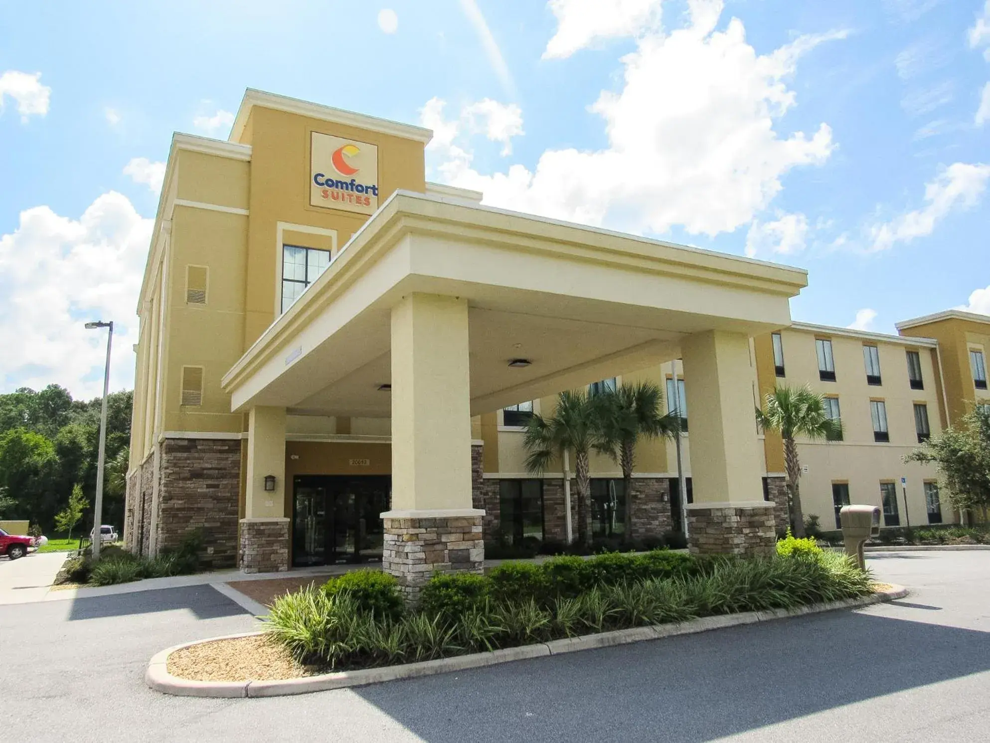 Facade/entrance in Comfort Suites Dunnellon near Rainbow Springs Facade/entrance in Comfort Suites Dunnellon near Rainbow Springs