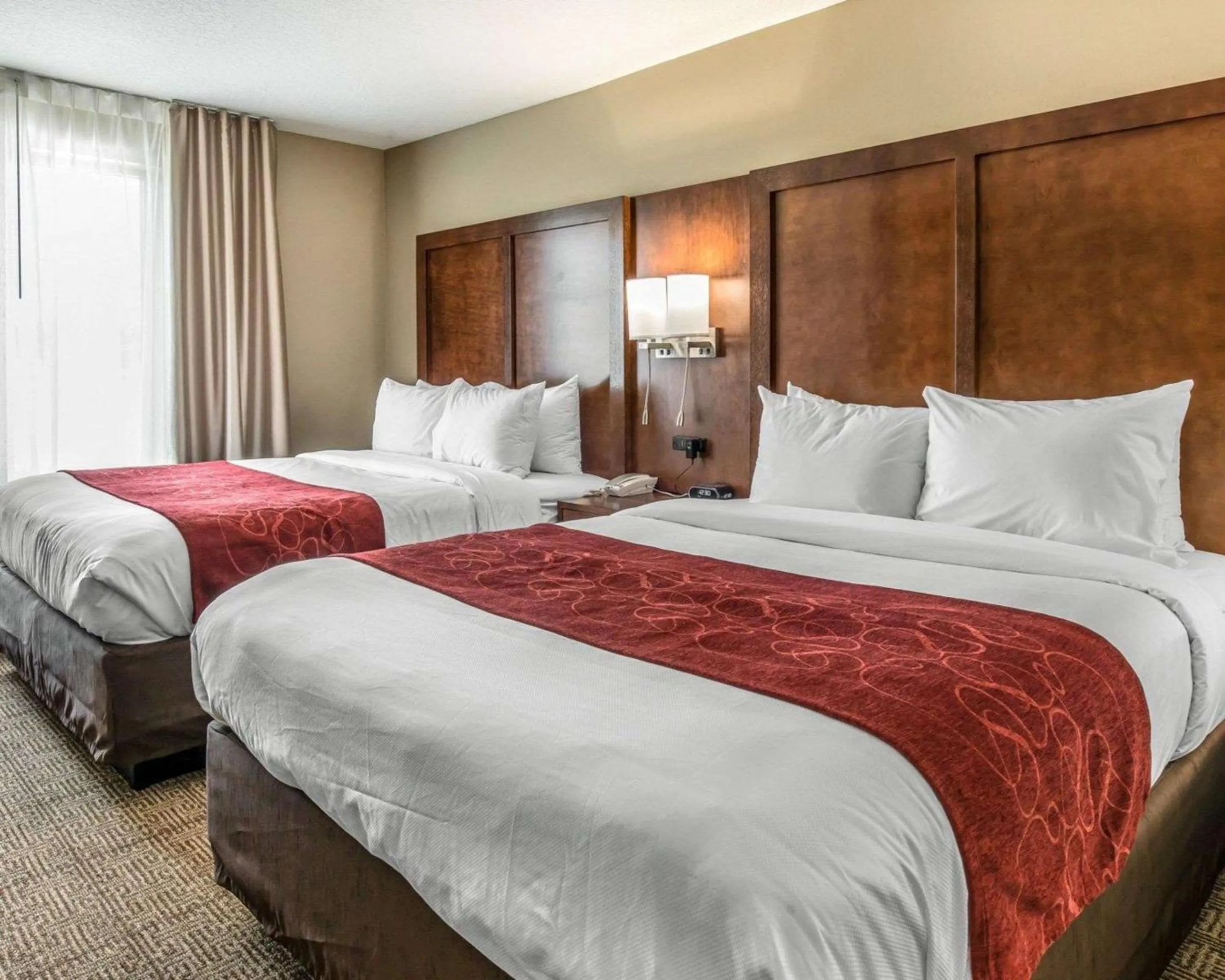 Bedroom, Bed in Comfort Suites Dunnellon near Rainbow Springs