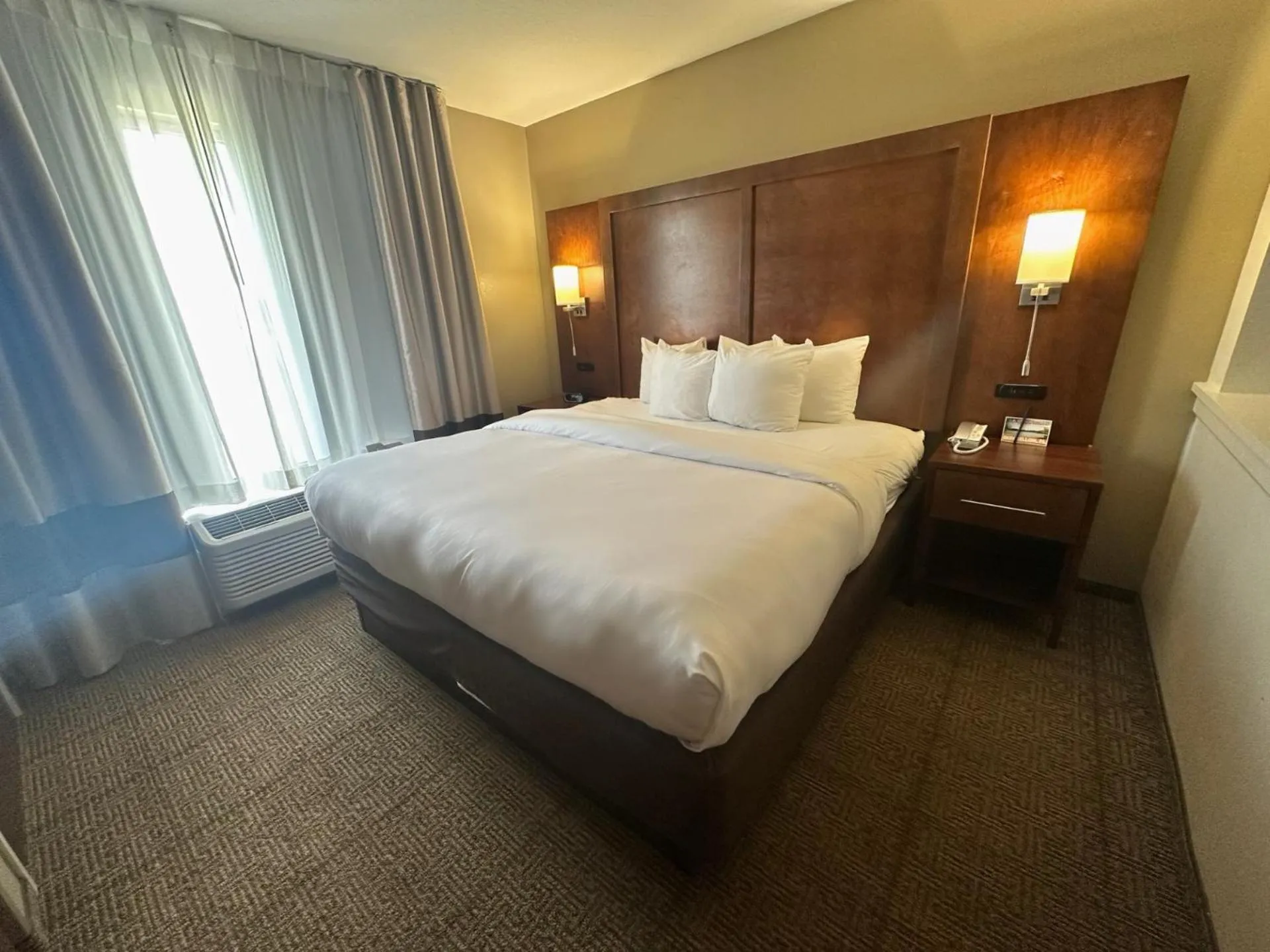 Bed in Comfort Suites Dunnellon near Rainbow Springs