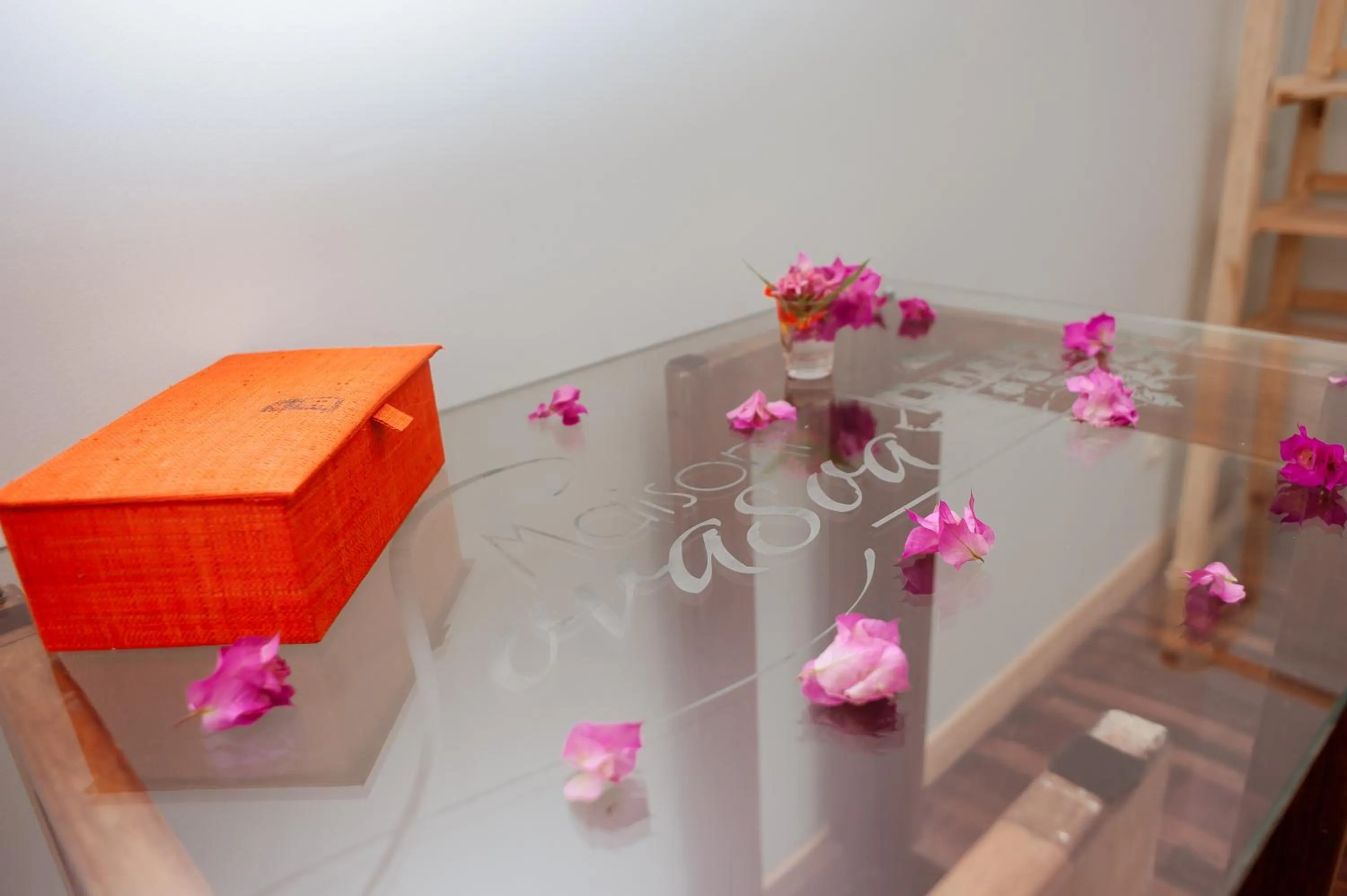 Decorative detail in Maison Lovasoa