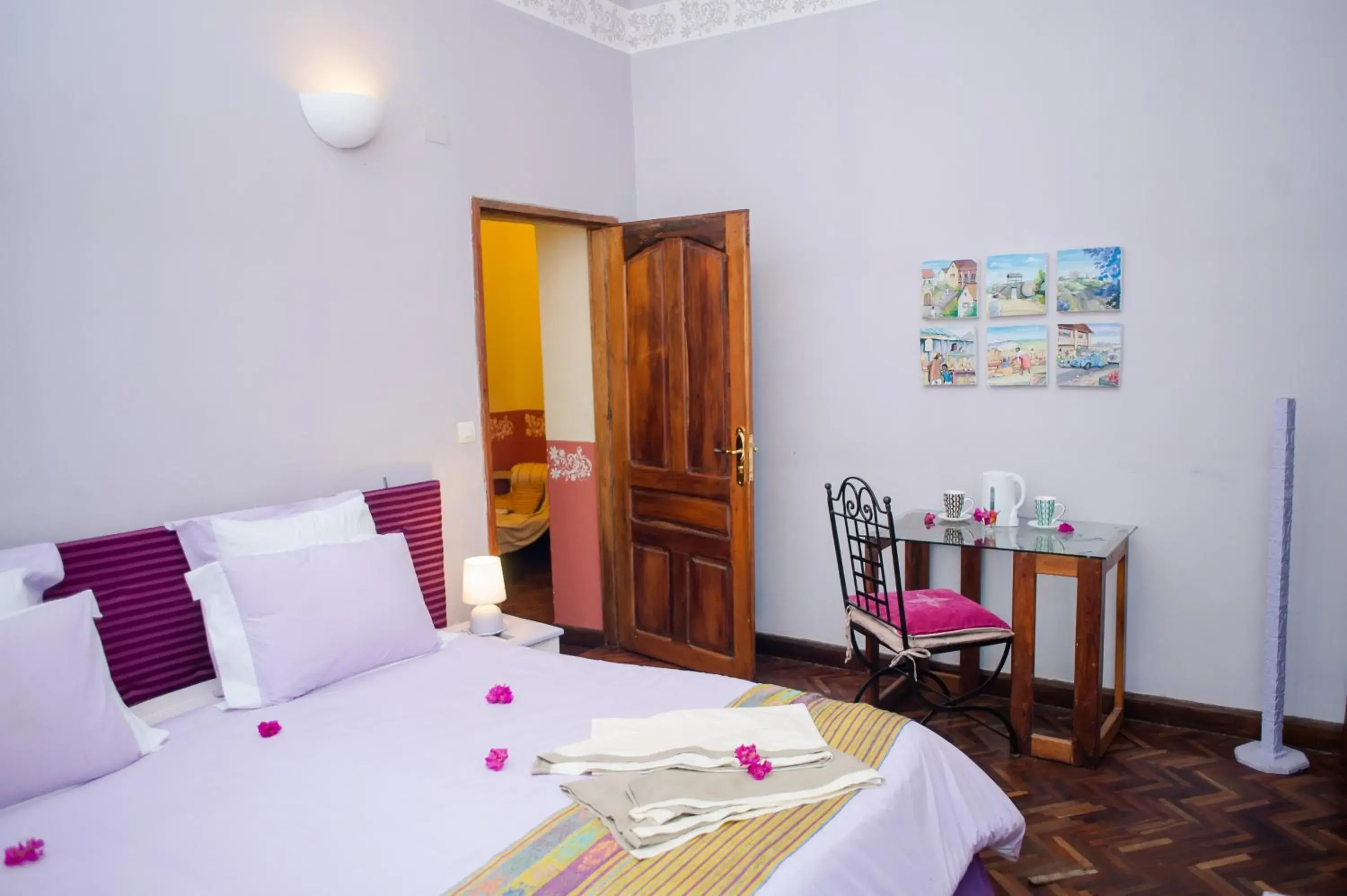 Deluxe Double Room with Bath in Maison Lovasoa Deluxe Double Room with Bath in Maison Lovasoa