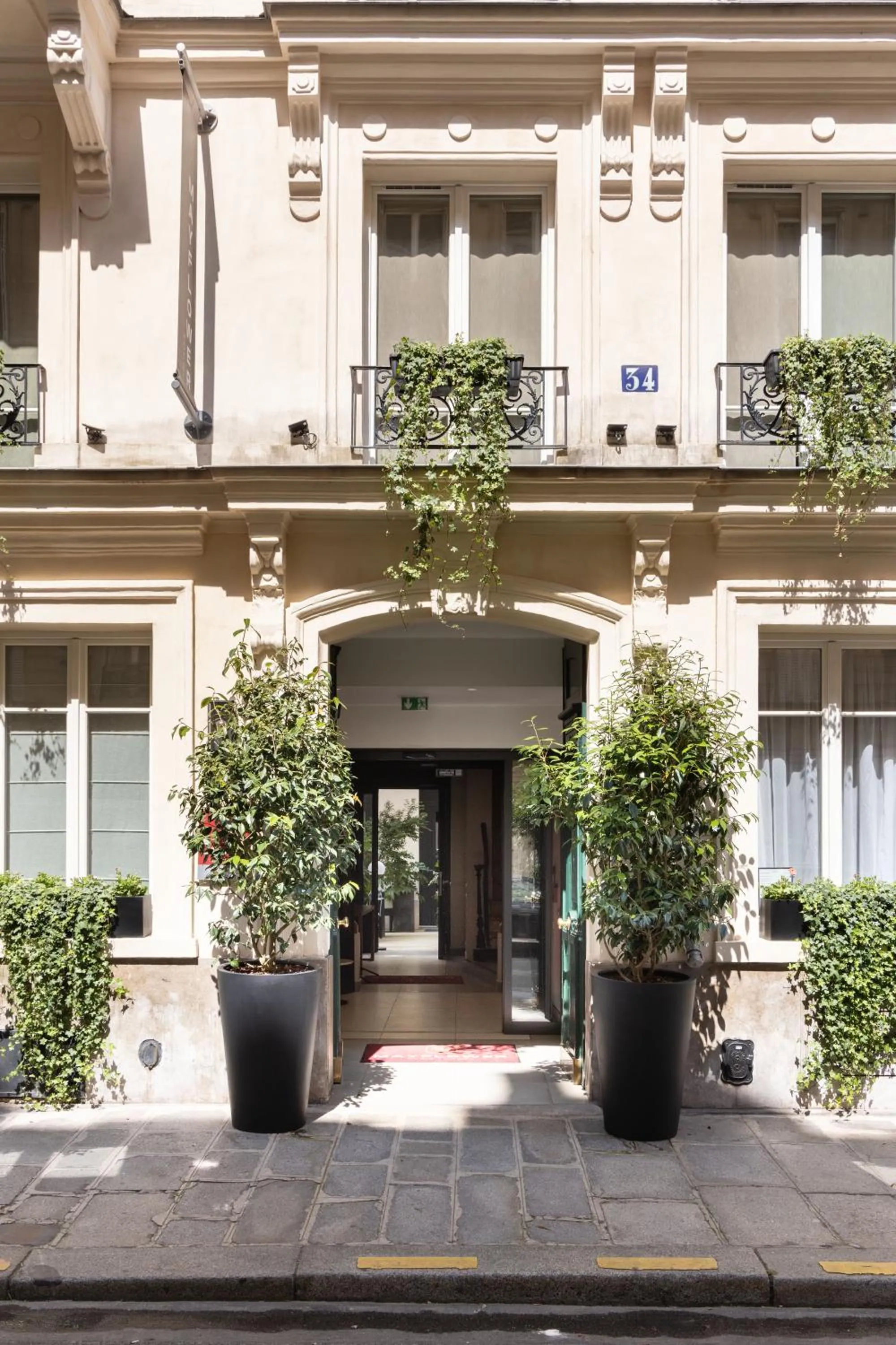 Facade/entrance in Hôtel Mayflower Opera